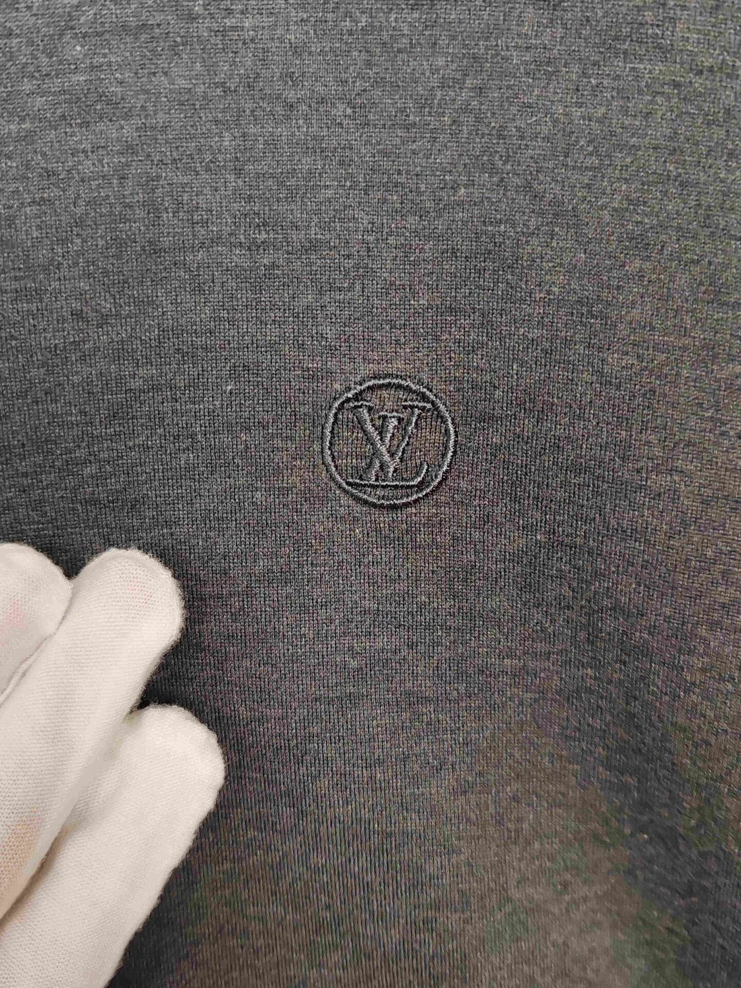 Louis Vuitton Gray Short-Sleeve Crewneck T-Shirt Size US L / EU 52-54 / 3 - 5 Thumbnail