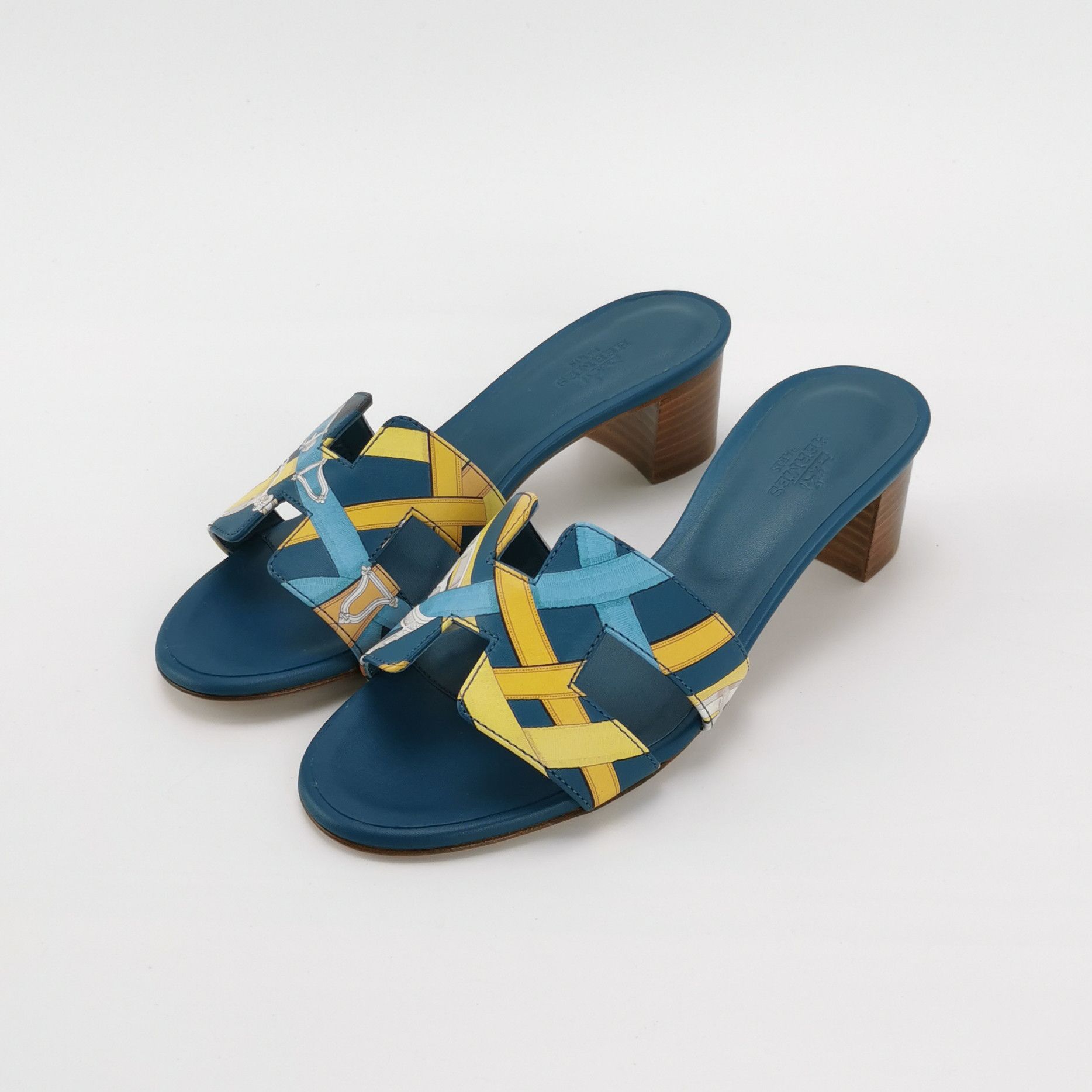 Hermes Hermes Women 5 Sandals Size US 5 / IT 35 - 2 Thumbnail