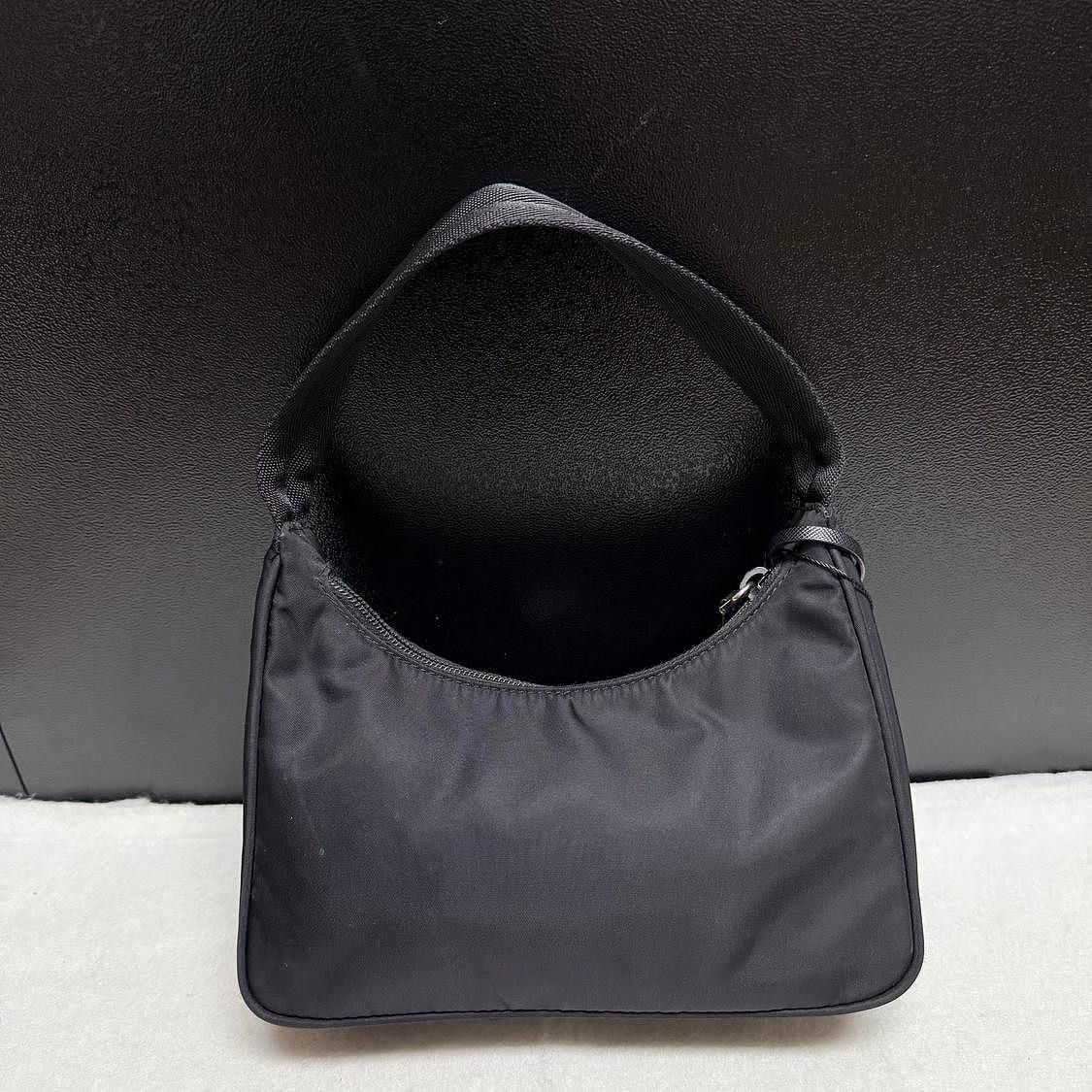 Prada Prada Re-Edition 2000 Nylon Hobo Bag Size ONE SIZE - 3 Thumbnail