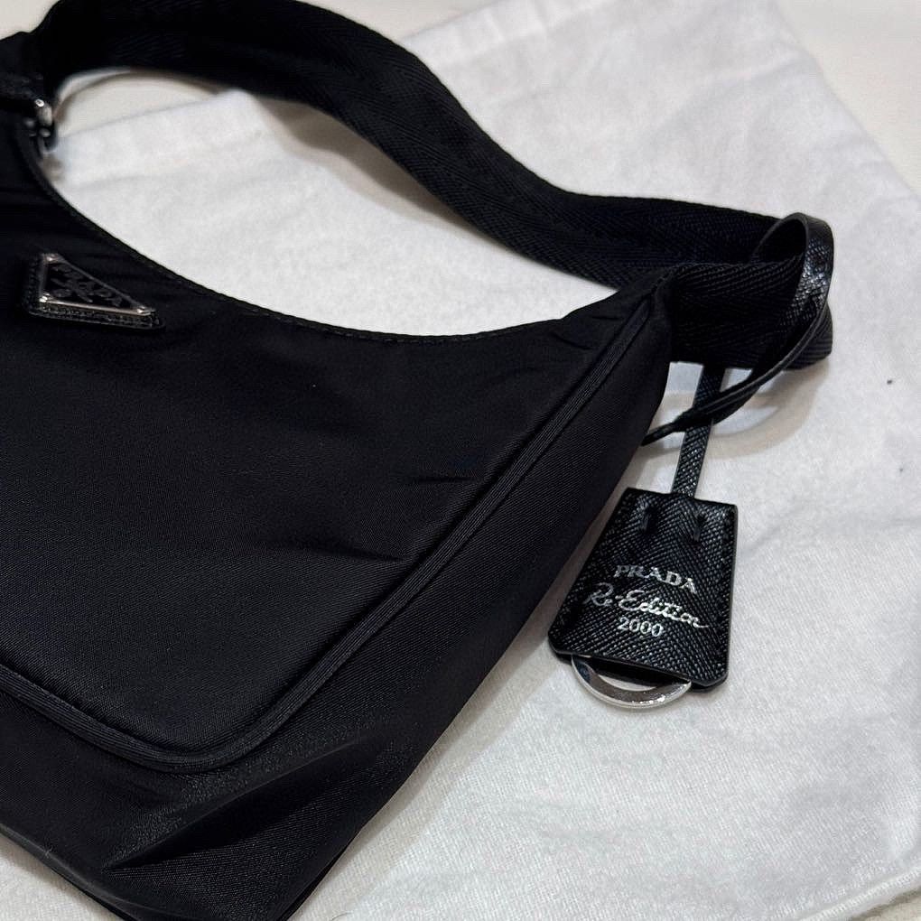 Prada Prada Re-Edition 2000 Black Nylon Hobo Bag Size ONE SIZE - 8 Thumbnail