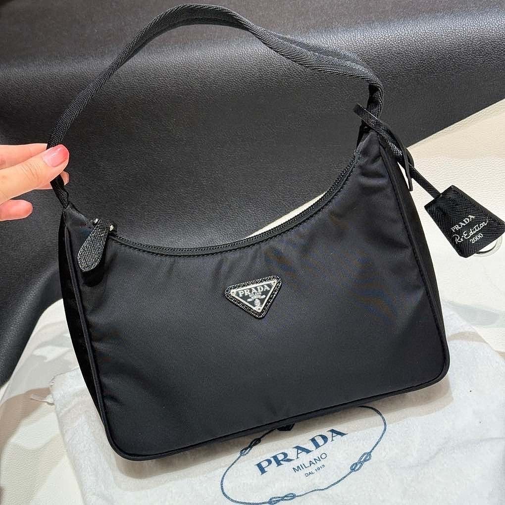 Prada Prada Re-Edition 2000 Black Nylon Hobo Bag Size ONE SIZE - 7 Thumbnail