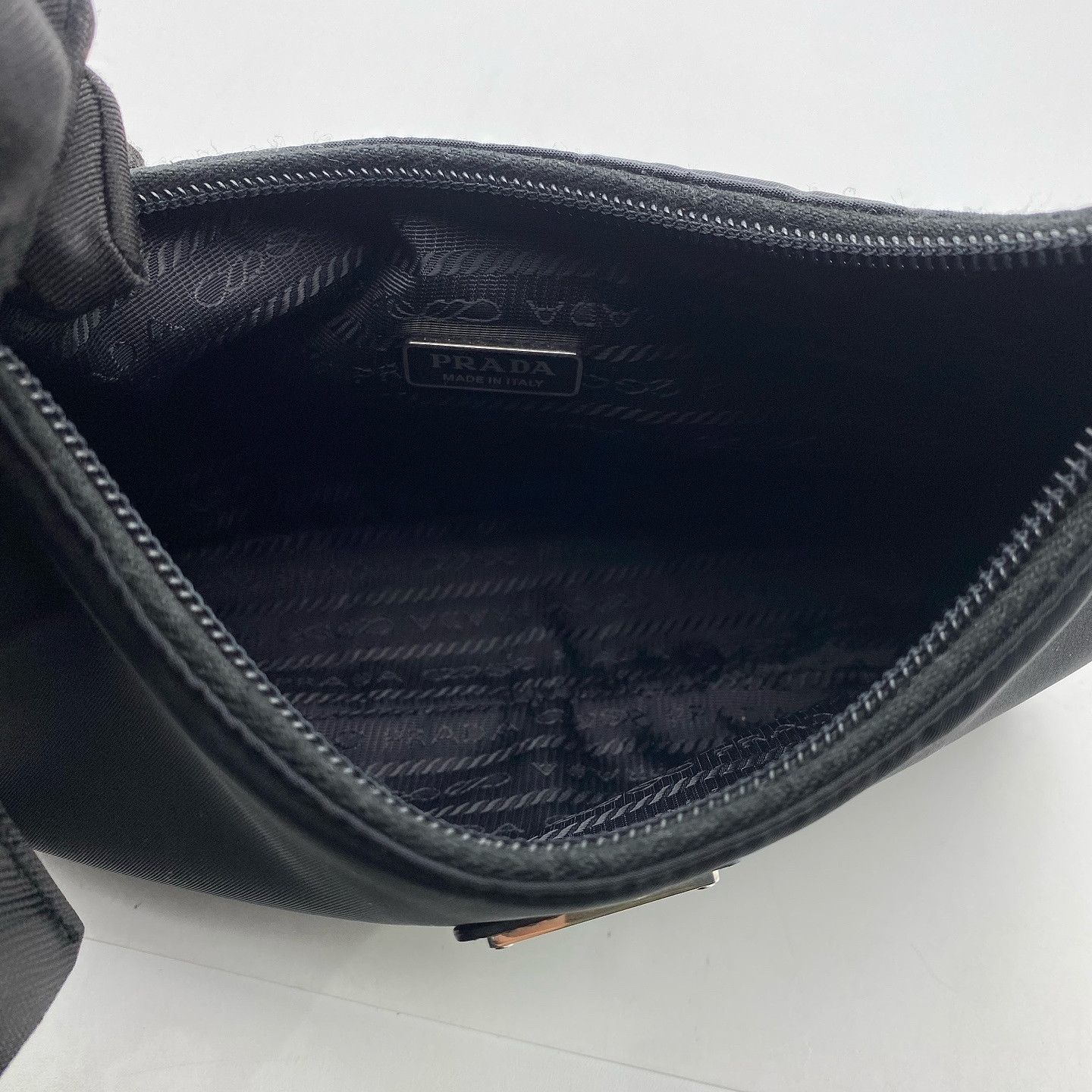 Prada Prada Re-Edition 2000 Black Nylon Hobo Bag Size ONE SIZE - 5 Thumbnail