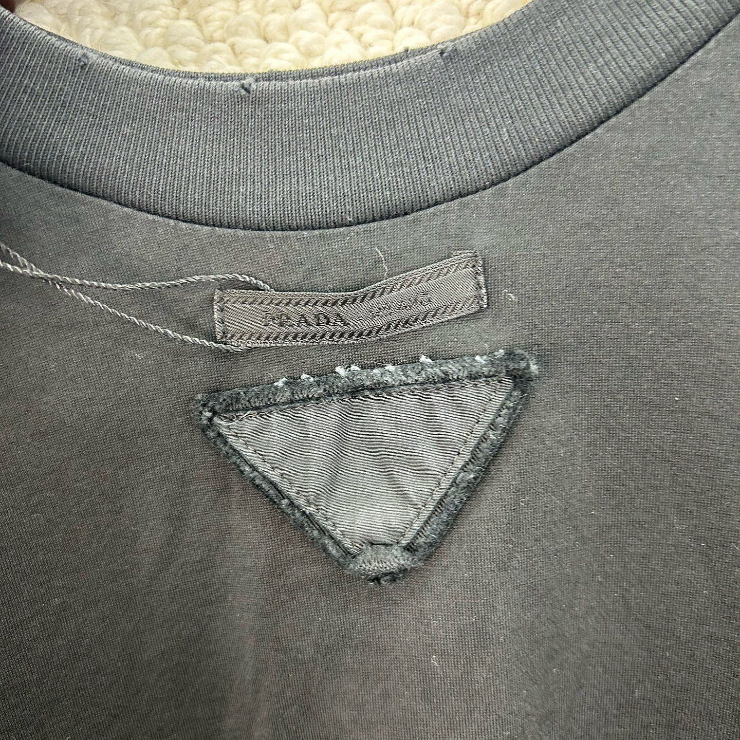 Prada Prada Triangle Logo Crop T-Shirt Size XS Size XS / US 0-2 / IT 36-38 - 7 Thumbnail