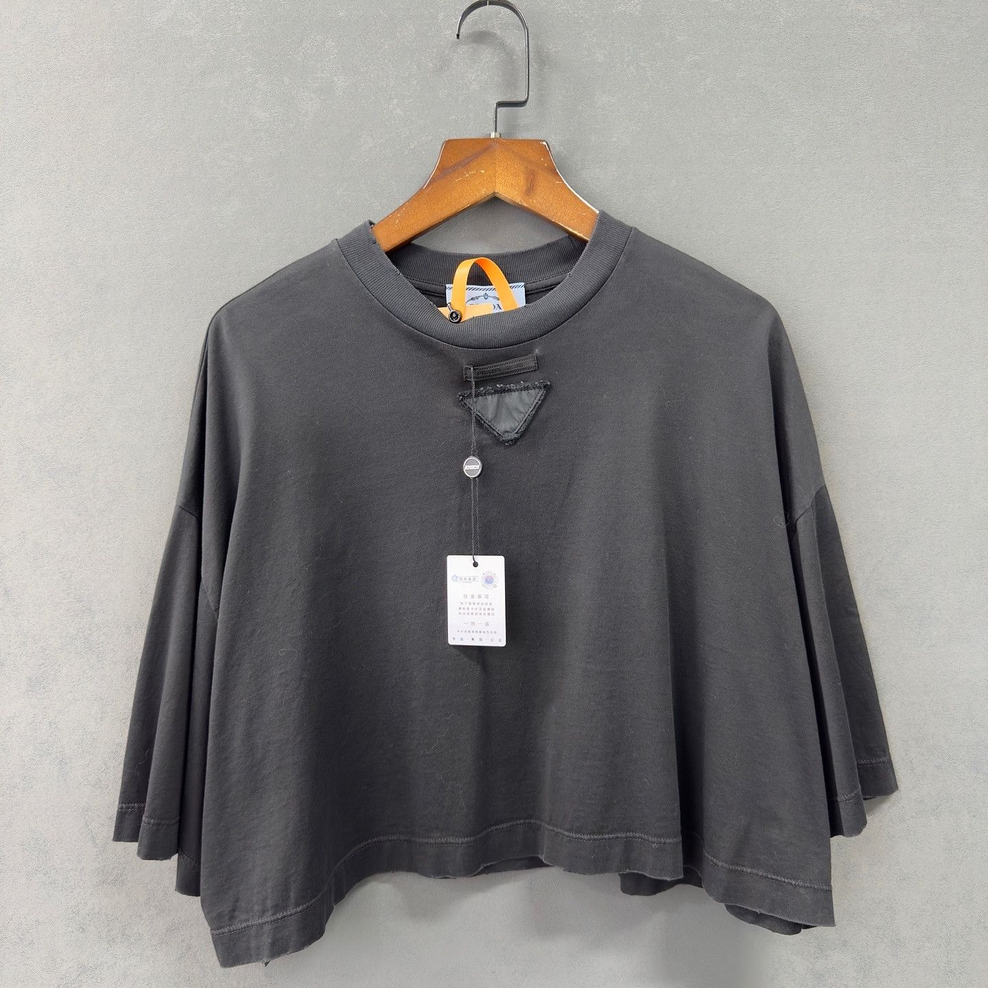 Prada Prada Triangle Logo Crop T-Shirt Size XS Size XS / US 0-2 / IT 36-38 - 6 Thumbnail