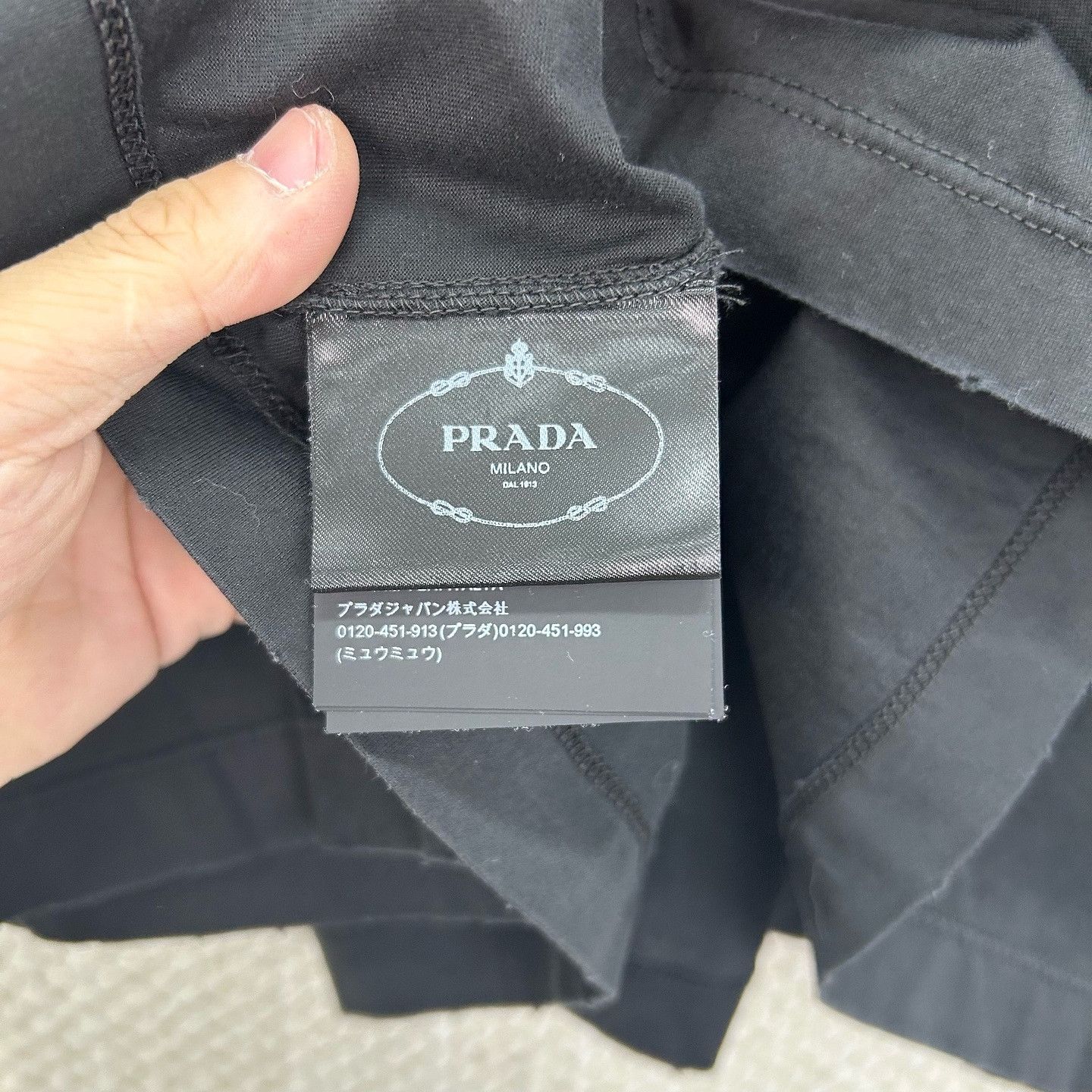 Prada Prada Triangle Logo Crop T-Shirt Size XS Size XS / US 0-2 / IT 36-38 - 4 Thumbnail