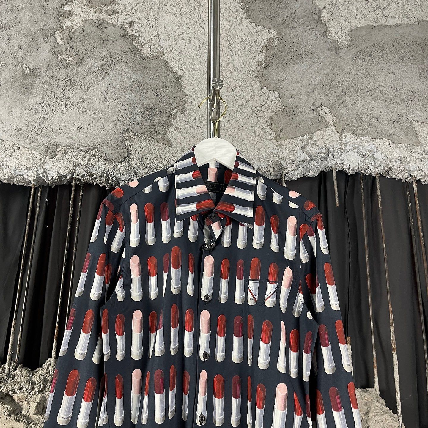 Prada Prada Lipstick Print Button Up Shirt M Size US M / EU 48-50 / 2 - 6 Thumbnail