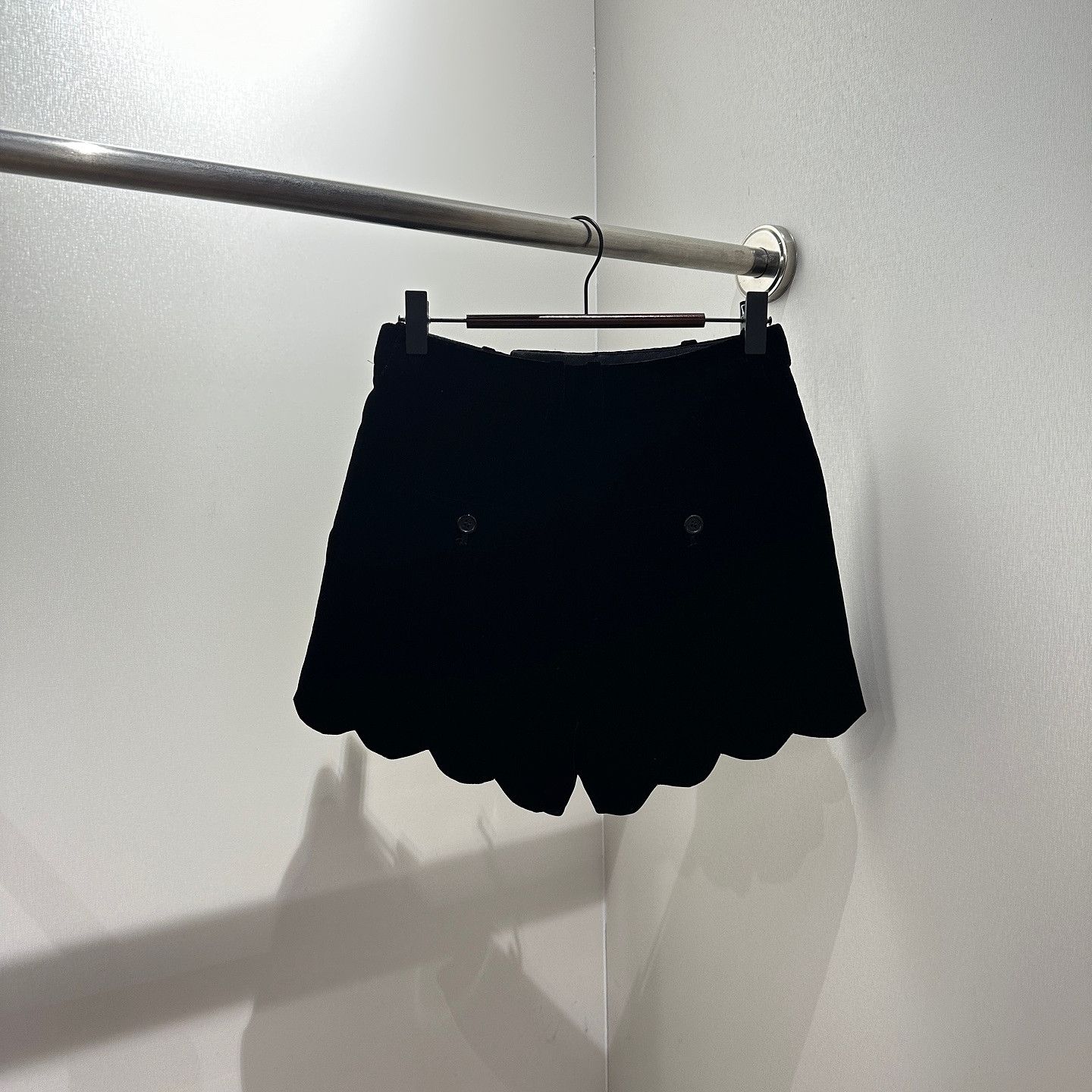 Saint Laurent Paris Saint Laurent Velvet Shorts Size F34 Size 25" / US 0 / IT 36 - 2 Thumbnail