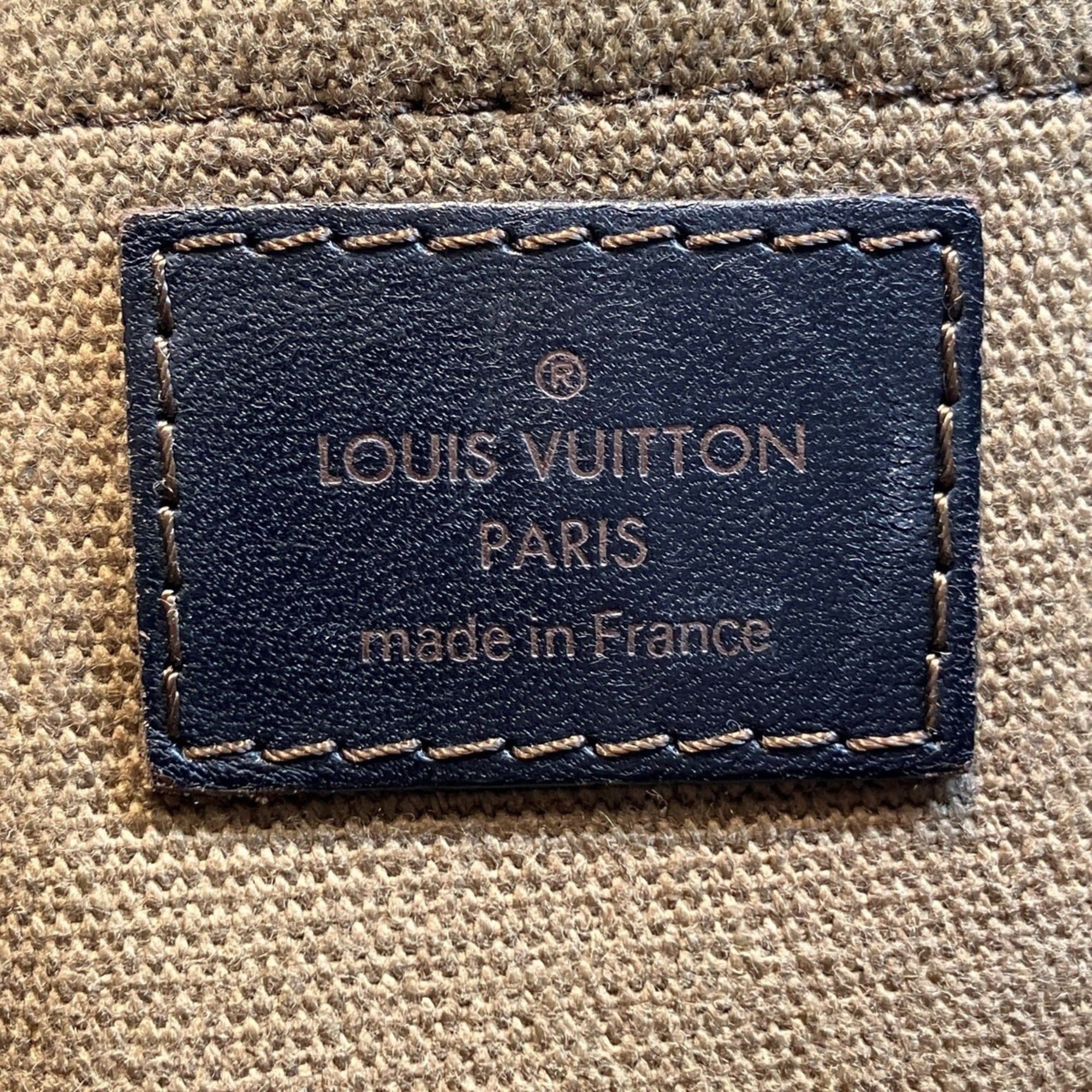 Louis Vuitton Louis Vuitton Omaha Messenger Bag, Utah Leather, M92994 Size ONE SIZE - 4 Thumbnail