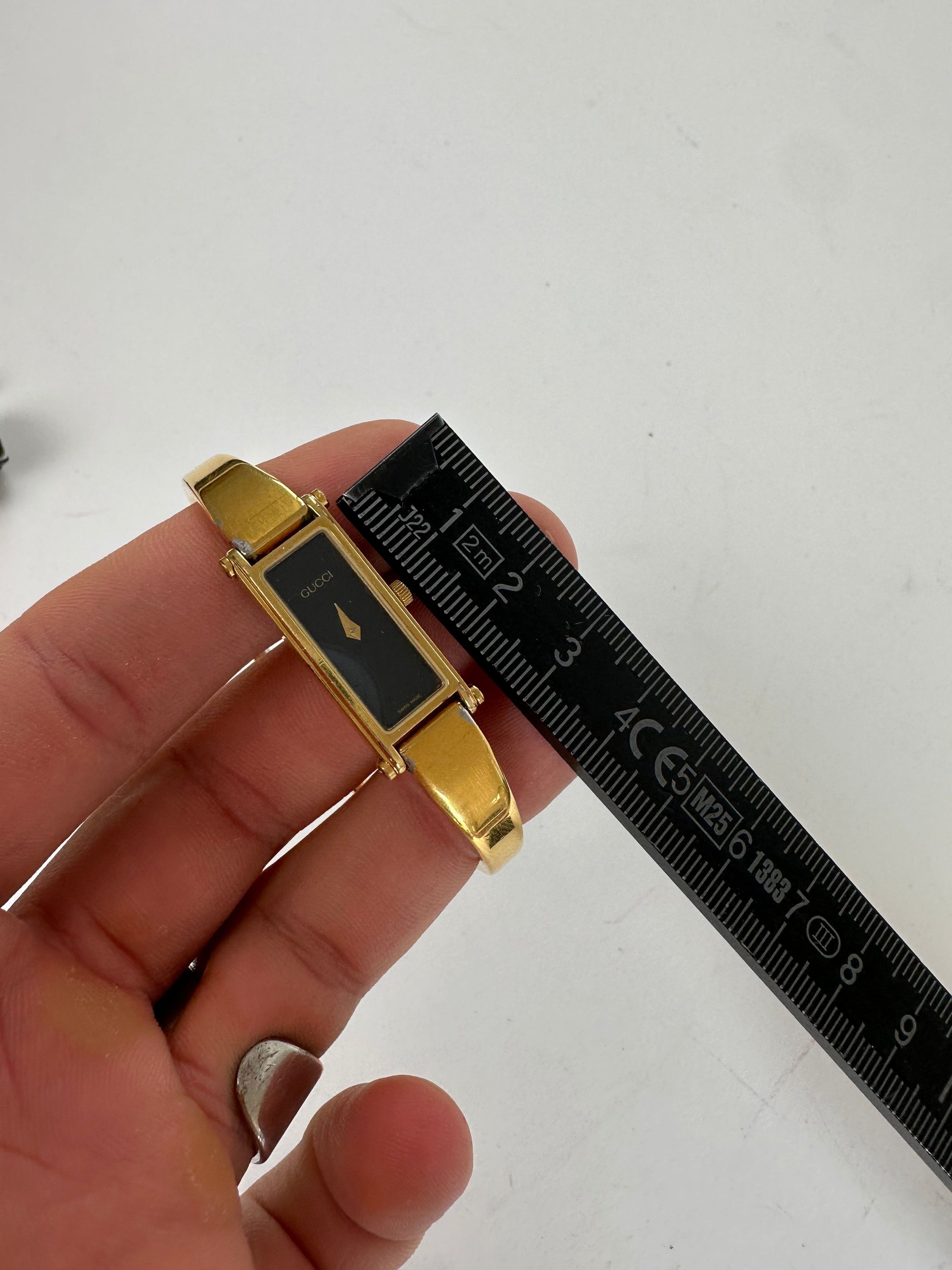 Gucci Vintage Gold-Tone Bangle Ladies Watch Model 1500 Size ONE SIZE - 7 Thumbnail