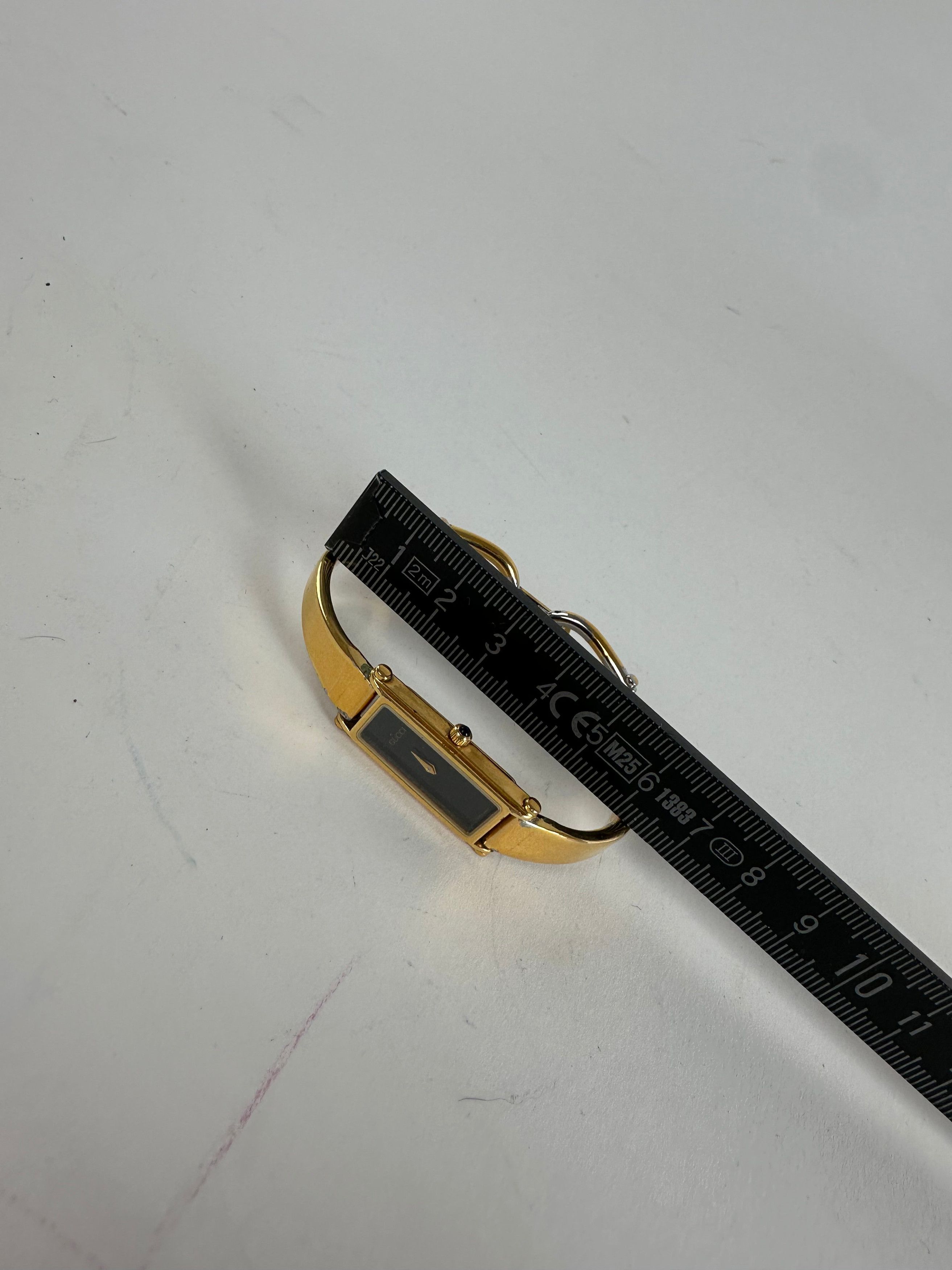 Gucci Vintage Gold-Tone Bangle Ladies Watch Model 1500 Size ONE SIZE - 6 Thumbnail