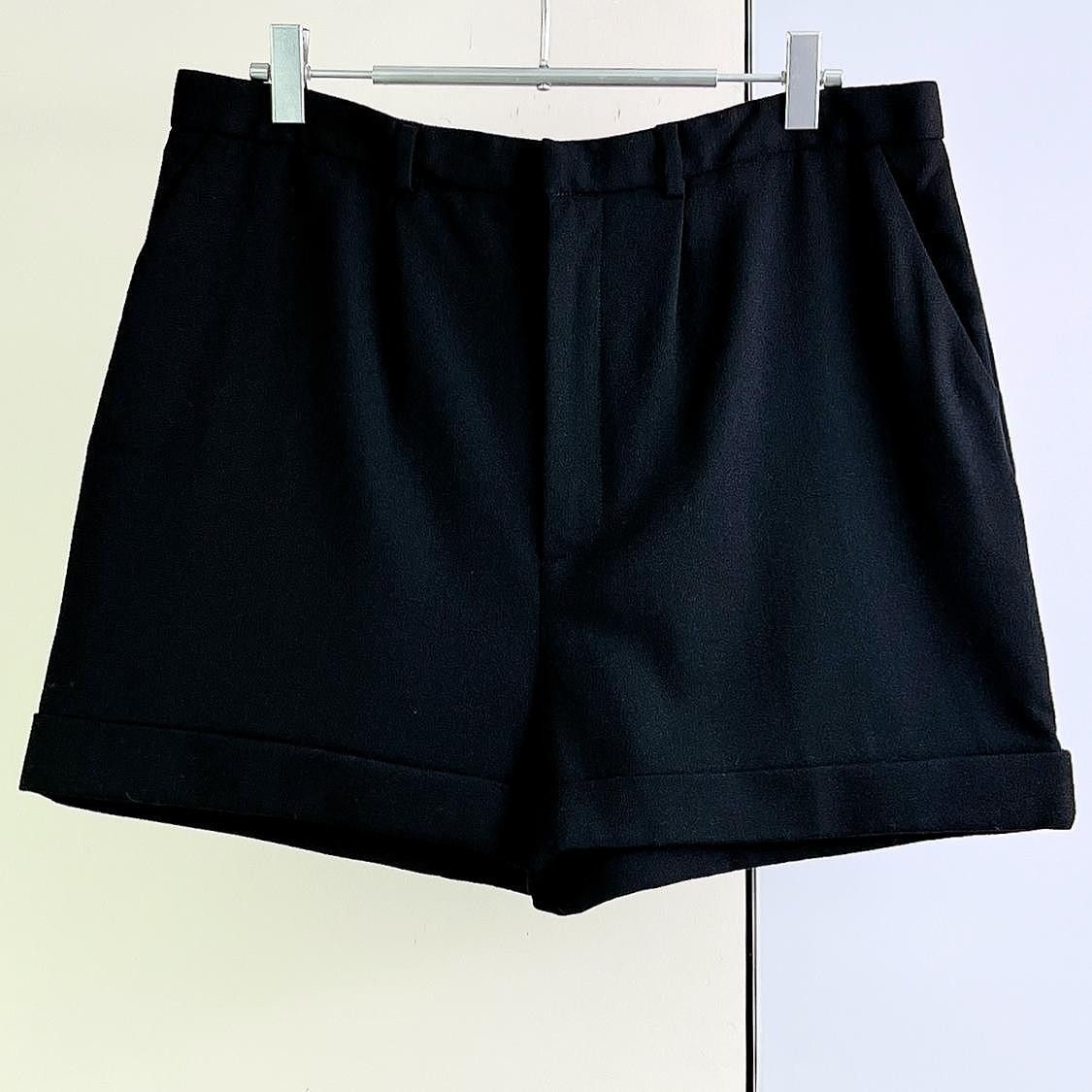 Saint Laurent Paris Saint Laurent Wool Shorts Size IT 42 Size 28" / US 6 / IT 42 - 2 Thumbnail