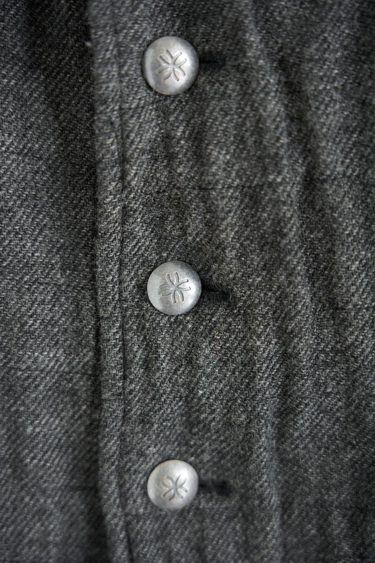 Yohji Yamamoto Yohji Yamamoto 05AW Pleated Silver Buckle Blazer Size US L / EU 52-54 / 3 - 7 Thumbnail