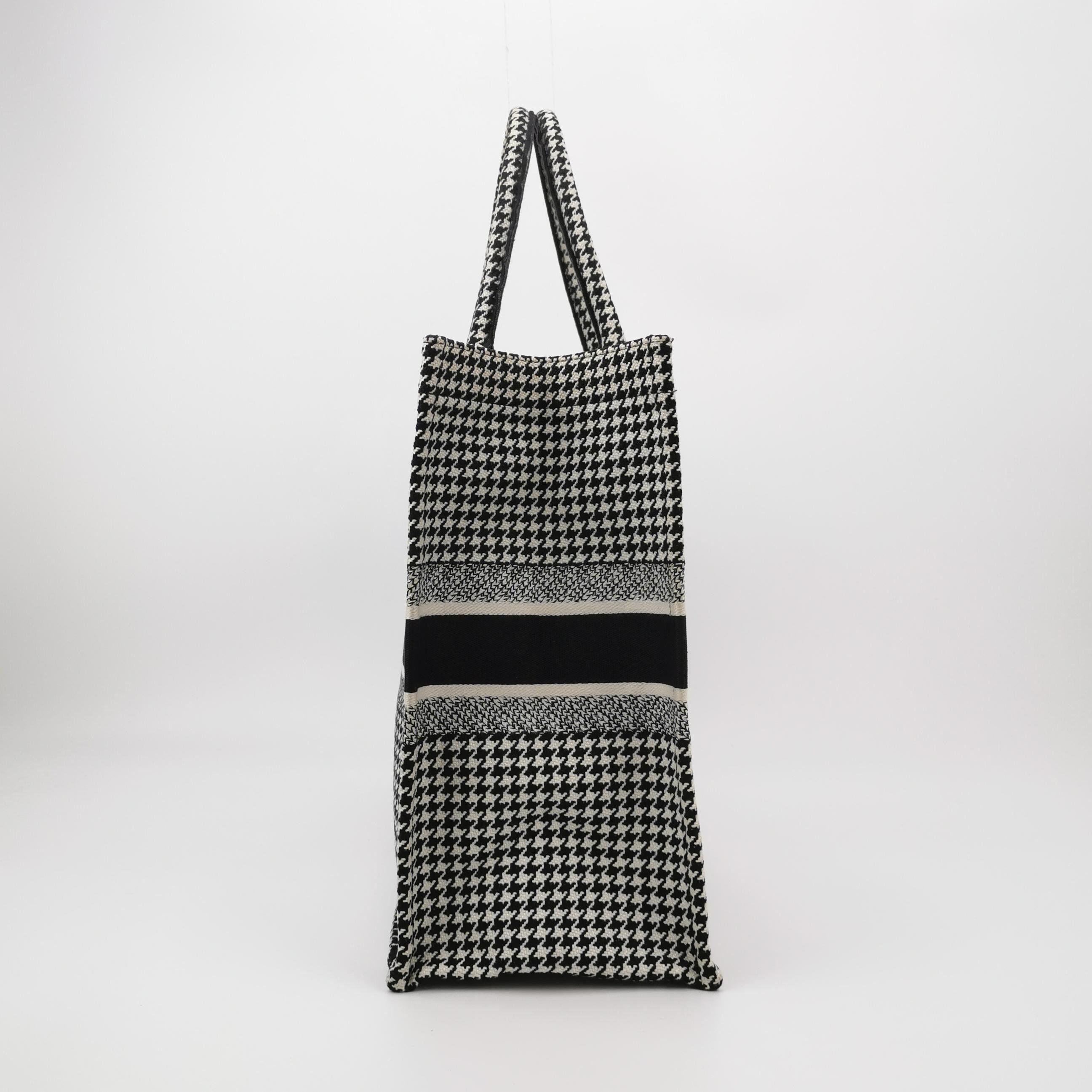 Dior Dior Women os Tote Bags Size ONE SIZE - 4 Thumbnail
