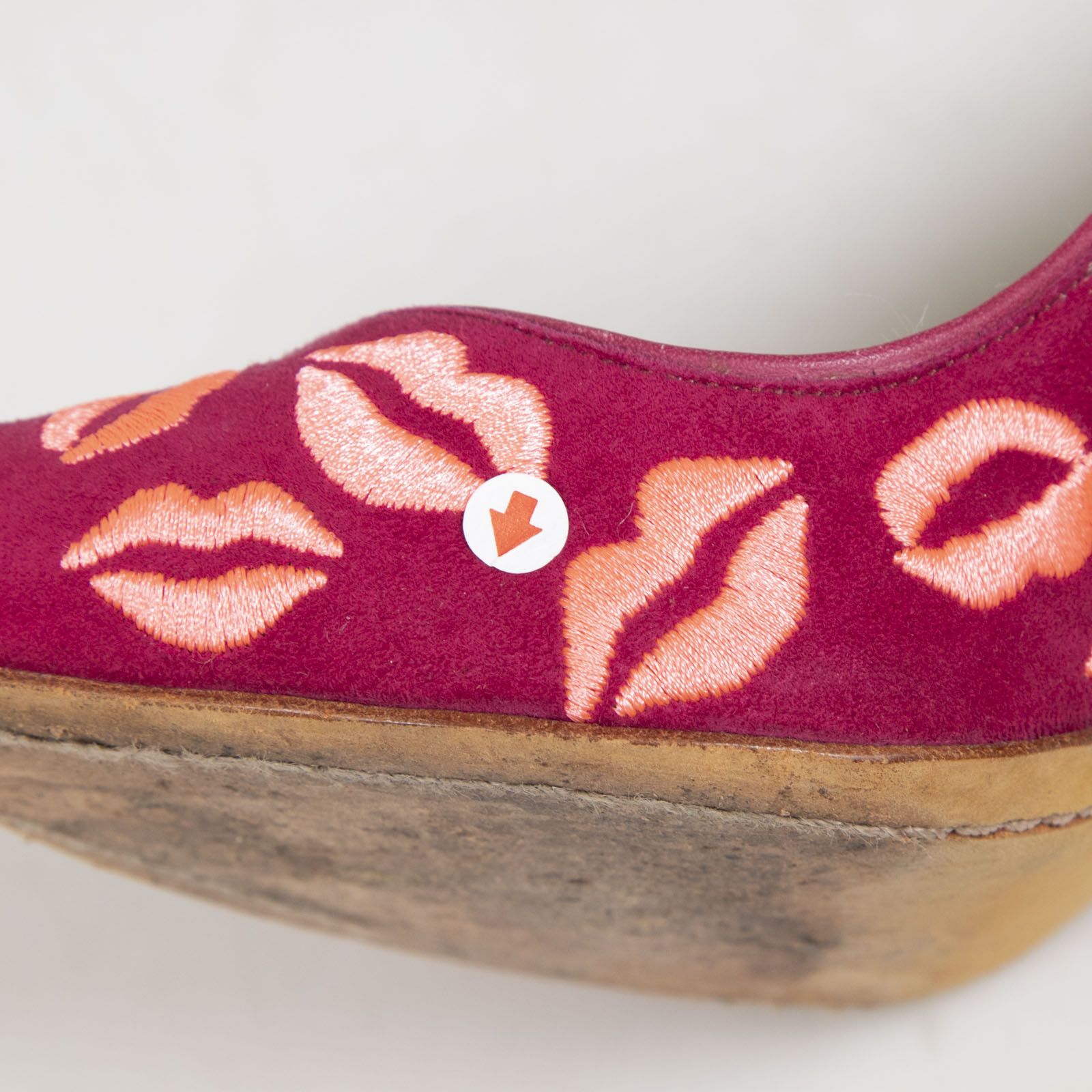 Sophia Webster Pink Suede Embroidered Lips Pumps Size US 8 / IT 38 - 13 Thumbnail