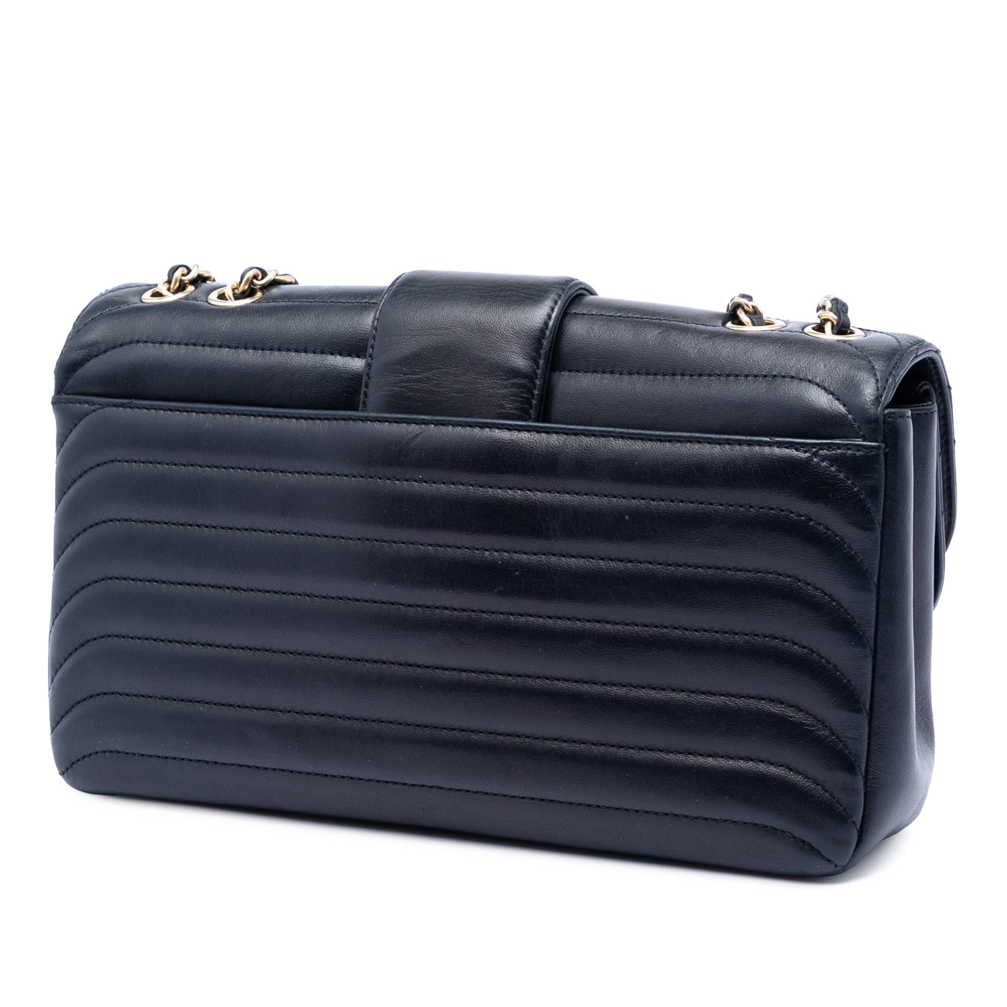 Chanel CC Horizontal Quilted Lambskin Double Flap Size ONE SIZE - 2 Thumbnail