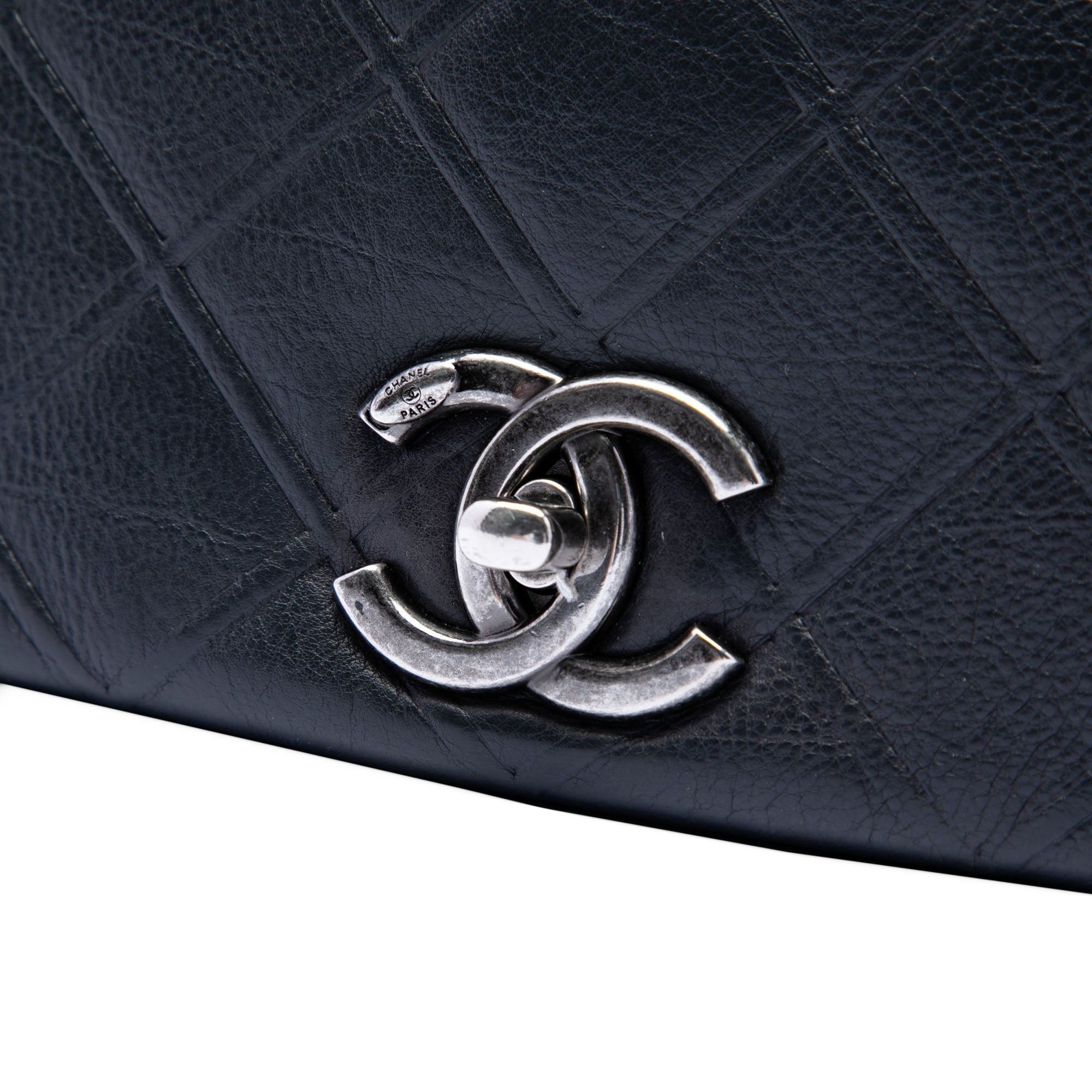Chanel Small Diamond Embossed Calfskin New Chic Flap Size ONE SIZE - 5 Thumbnail