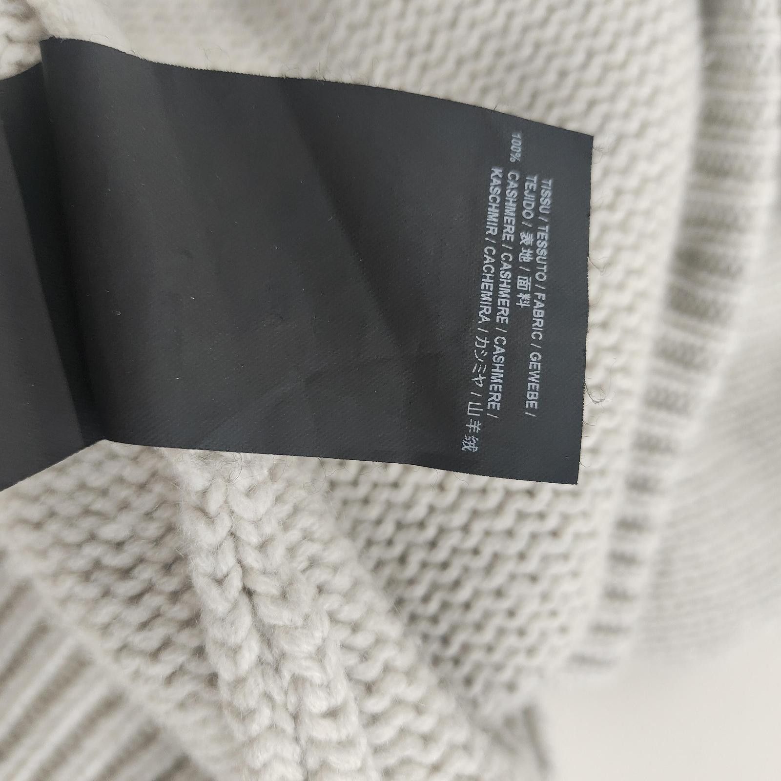 Saint Laurent Paris Saint Laurent Cashmere V-Neck Cardigan Size XS Size XS / US 0-2 / IT 36-38 - 4 Thumbnail