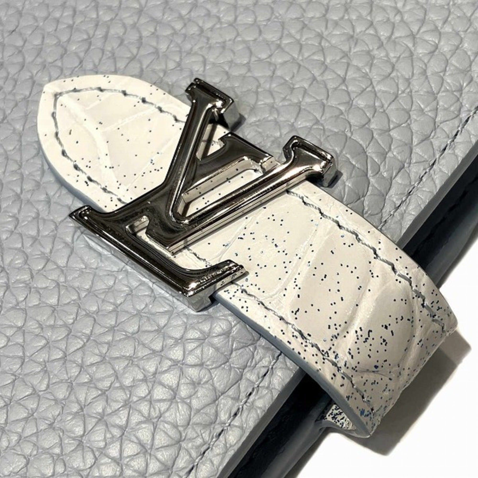 Louis Vuitton Louis Vuitton Taurillon Vertecal Wallet (Model Number Unknown) - Women's Long Size ONE SIZE - 9 Thumbnail