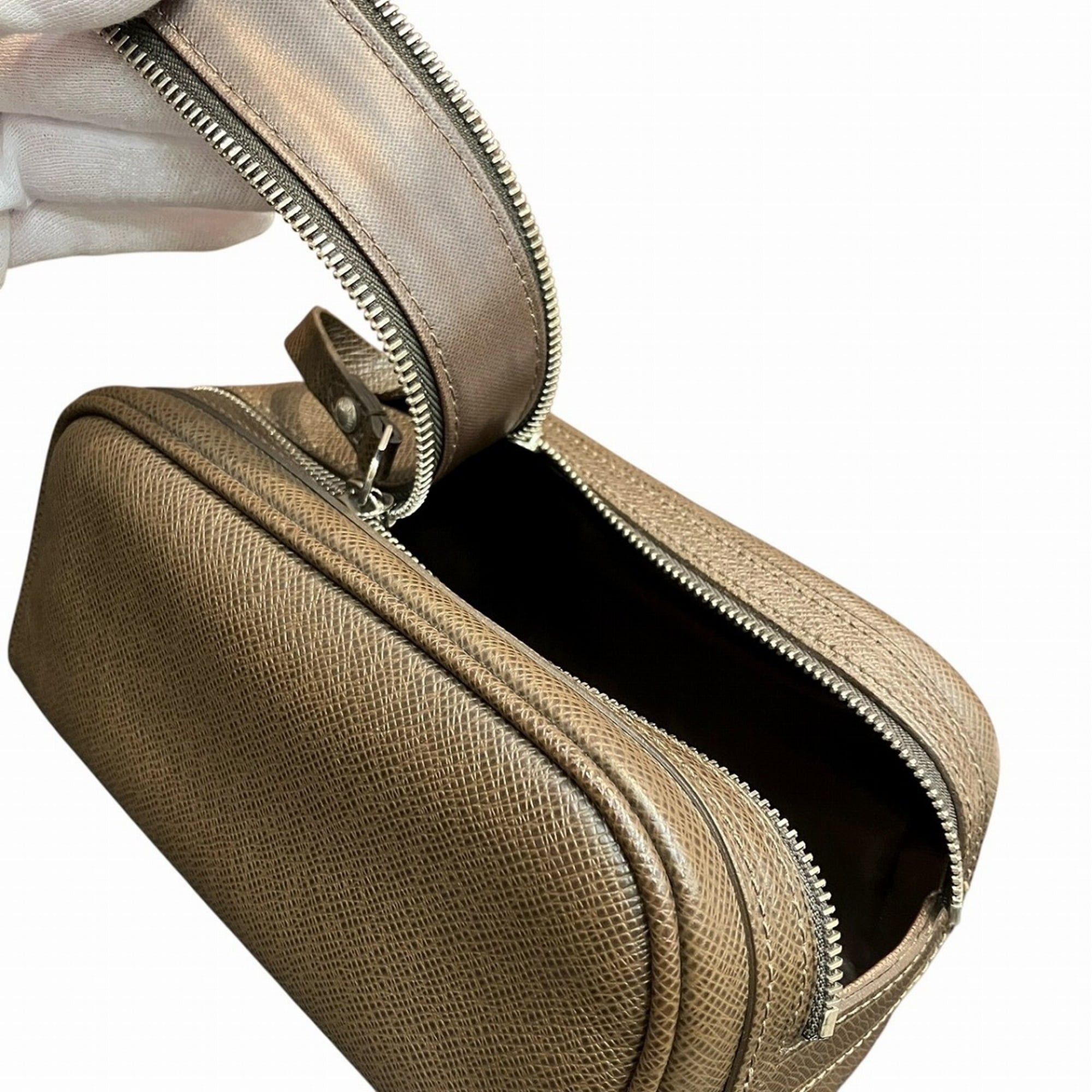 Louis Vuitton Louis Vuitton Trousse Ivan Second Bag, Taiga Leather, M32498 Size ONE SIZE - 9 Thumbnail