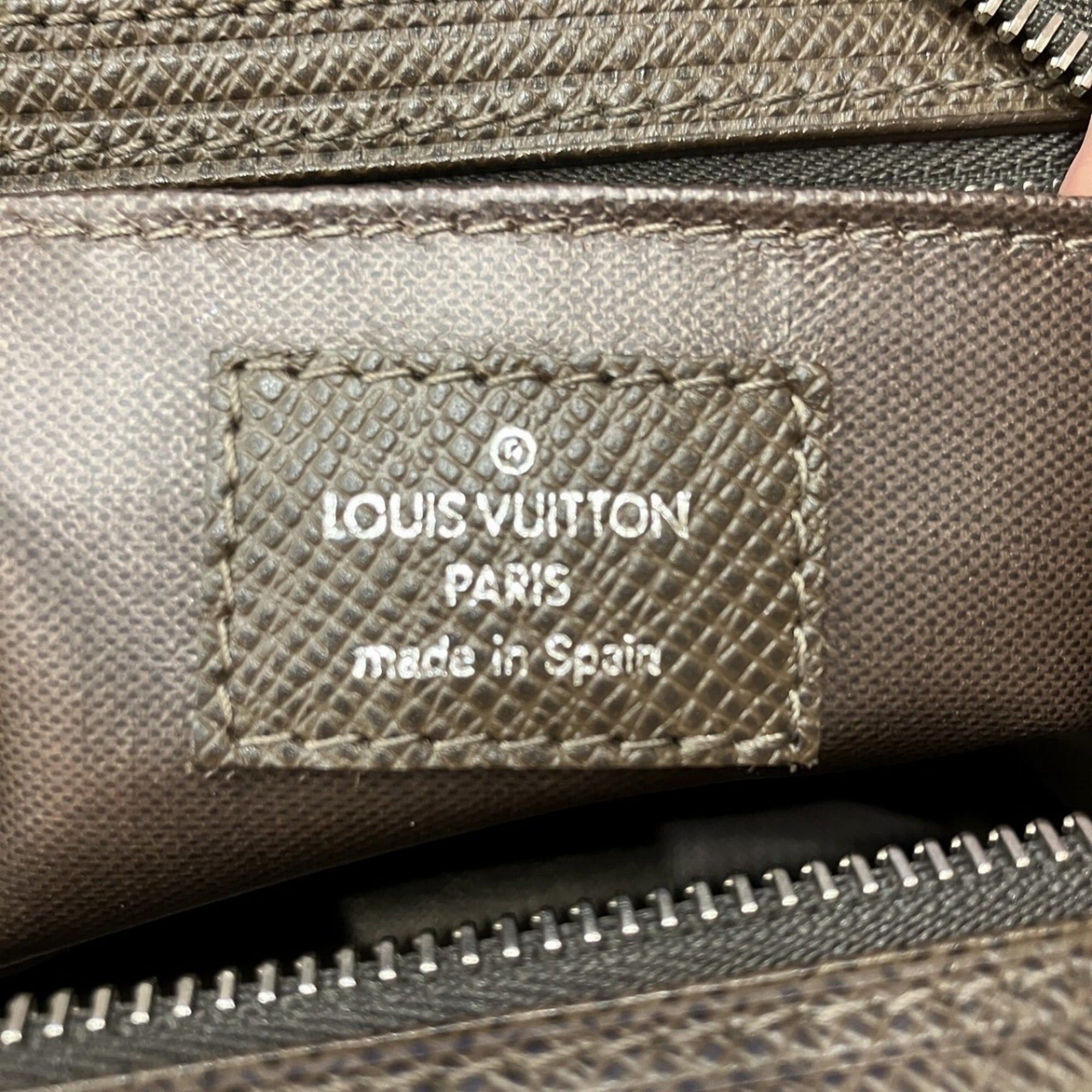 Louis Vuitton Louis Vuitton Trousse Ivan Second Bag, Taiga Leather, M32498 Size ONE SIZE - 4 Thumbnail