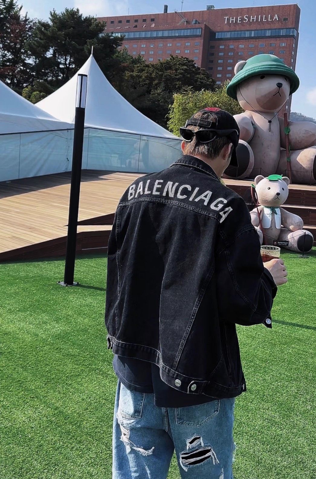 Balenciaga Balenciaga Crystal Oversized Denim Jacket Size US L / EU 52-54 / 3 - 9 Thumbnail