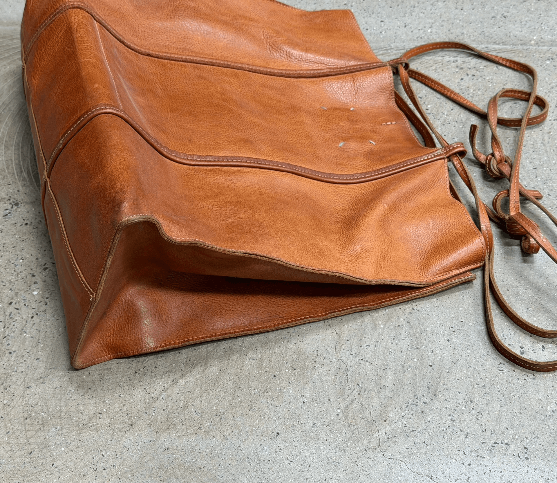 Maison Margiela Maison Margiela Martin Margiela Era Distressed Leather Tote Size ONE SIZE - 7 Thumbnail