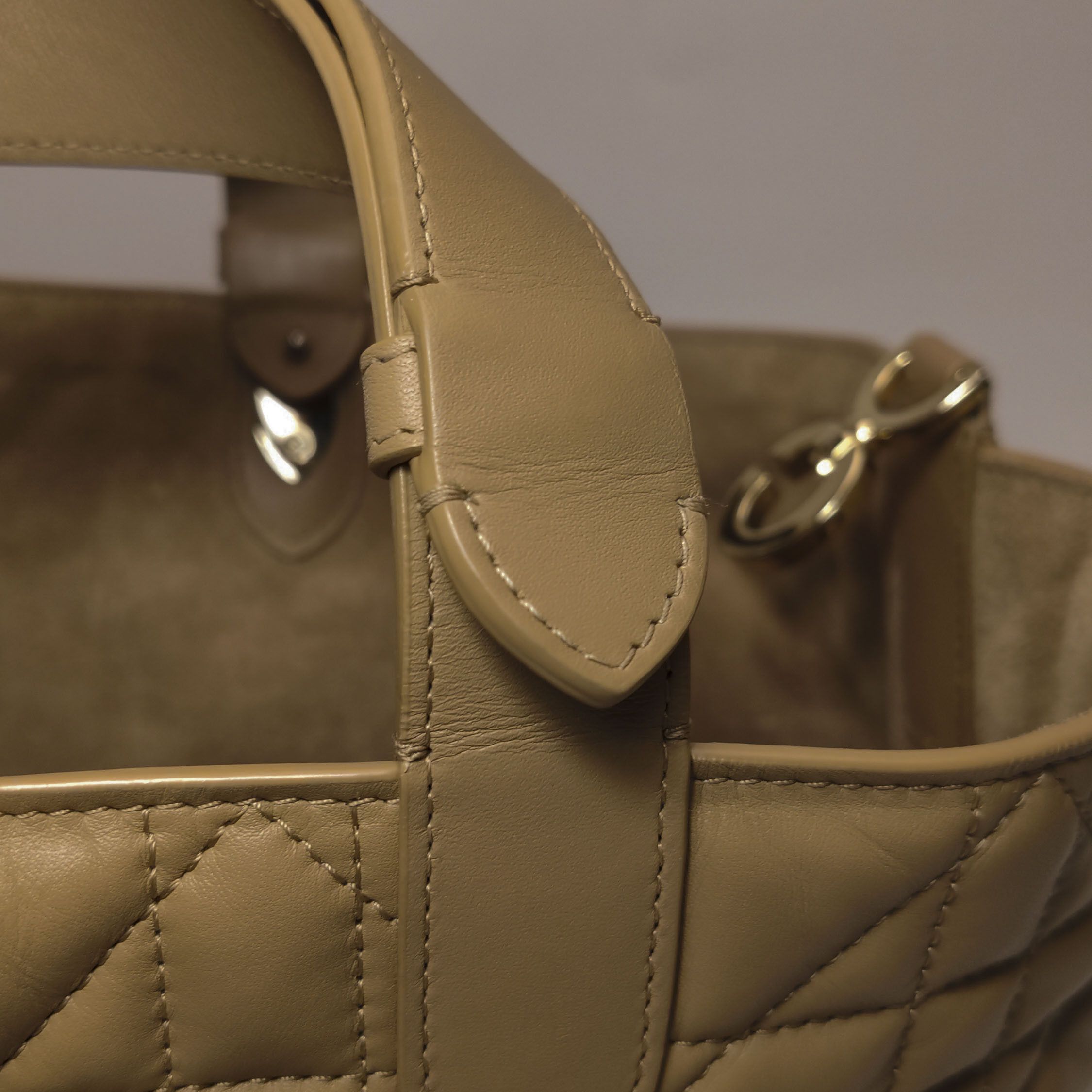 Dior Dior Women os Tote Bags Size ONE SIZE - 21 Thumbnail