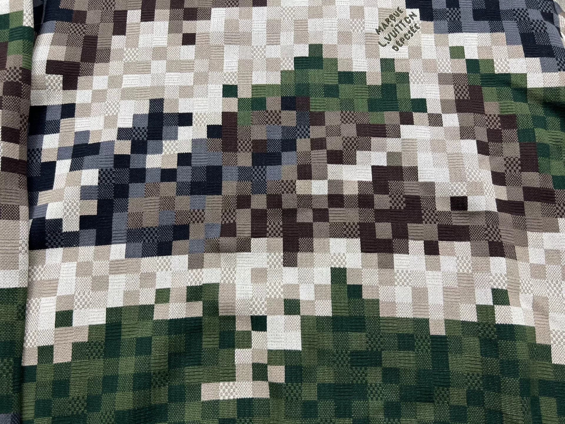 Louis Vuitton Louis Vuitton Pharrell Camouflage Mosaic Hoodie Size US XXL / EU 58 / 5 - 4 Thumbnail