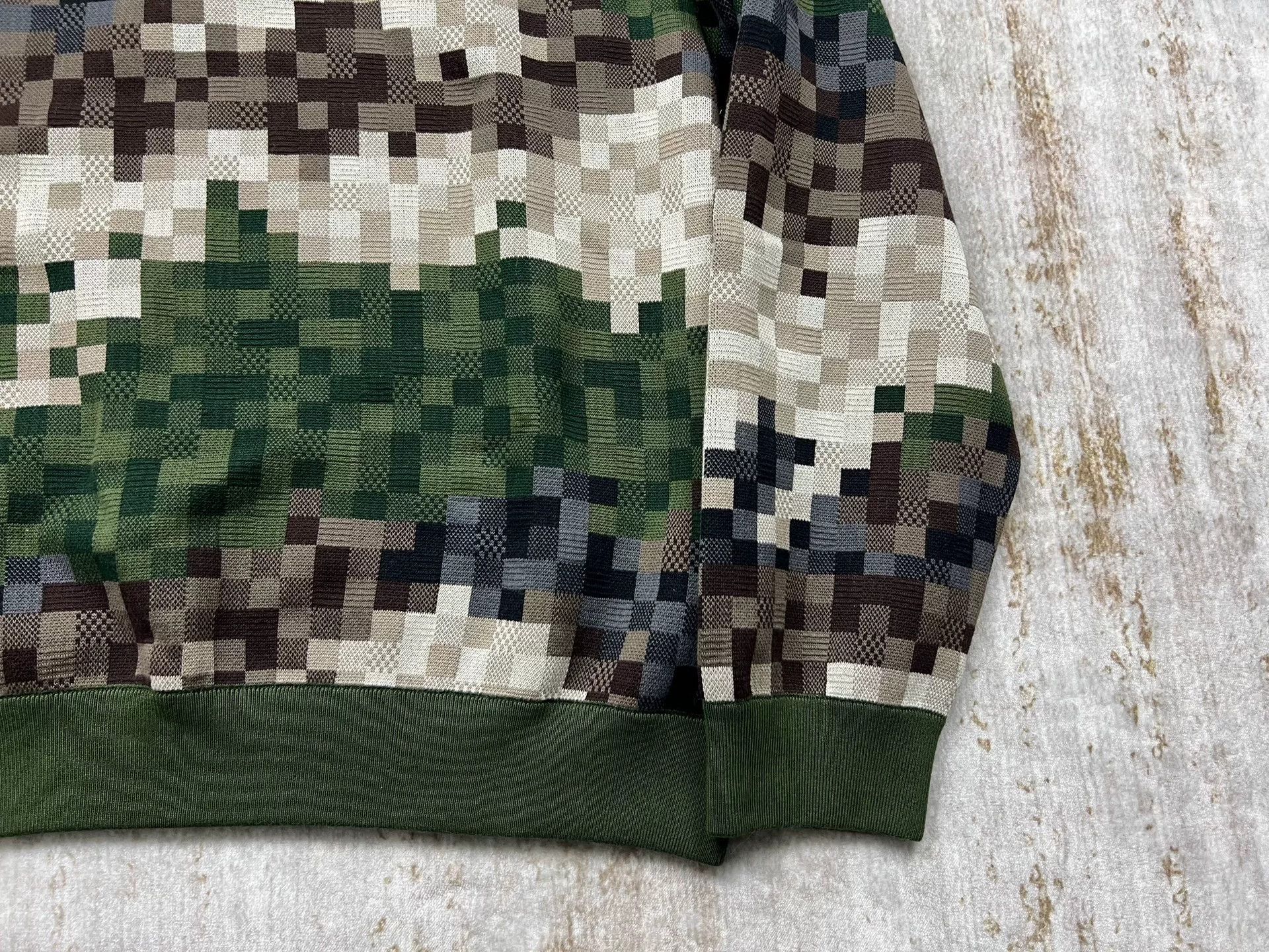 Louis Vuitton Louis Vuitton Pharrell Camouflage Mosaic Hoodie Size US XXL / EU 58 / 5 - 3 Thumbnail