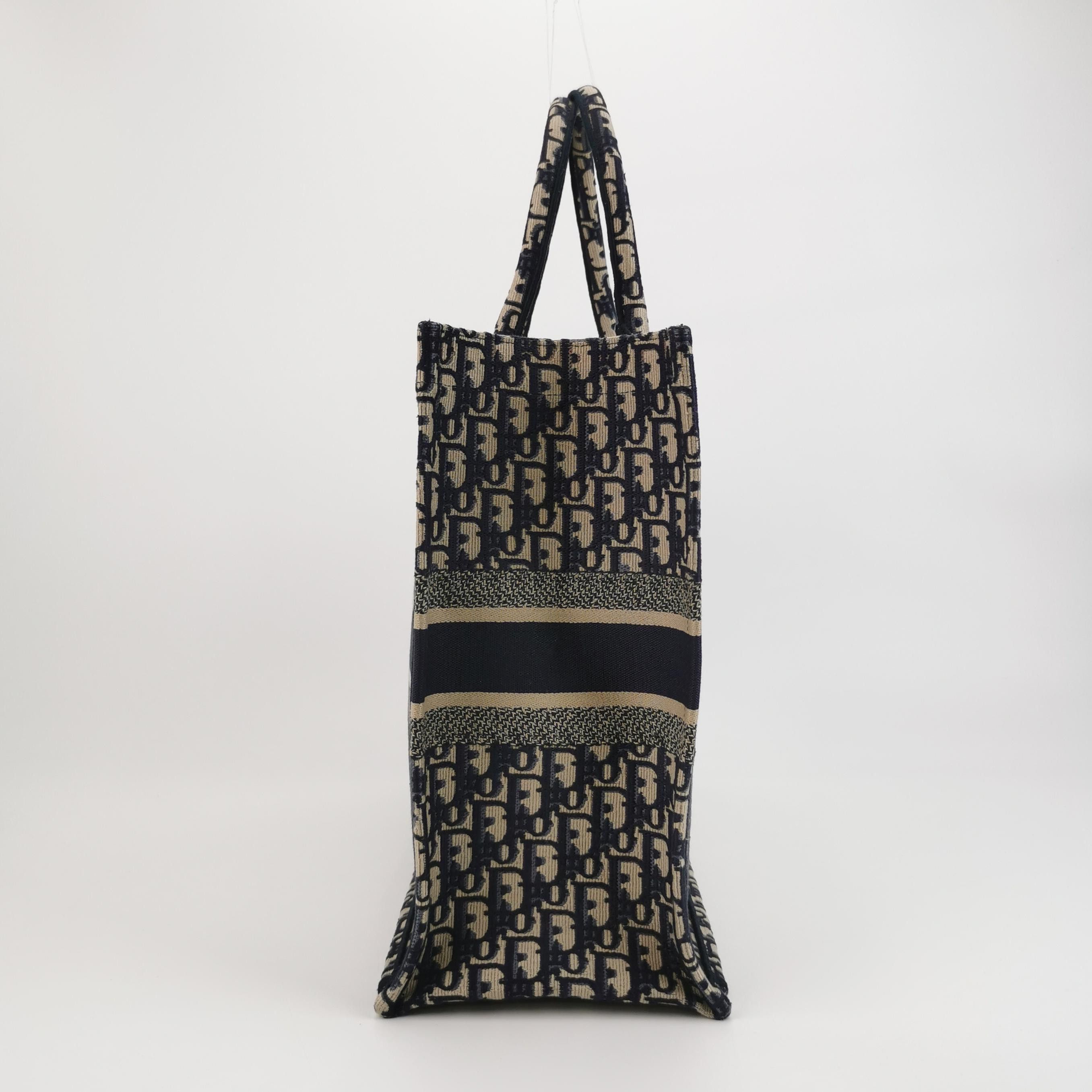 Dior Dior Women os Tote Bags Size ONE SIZE - 4 Thumbnail