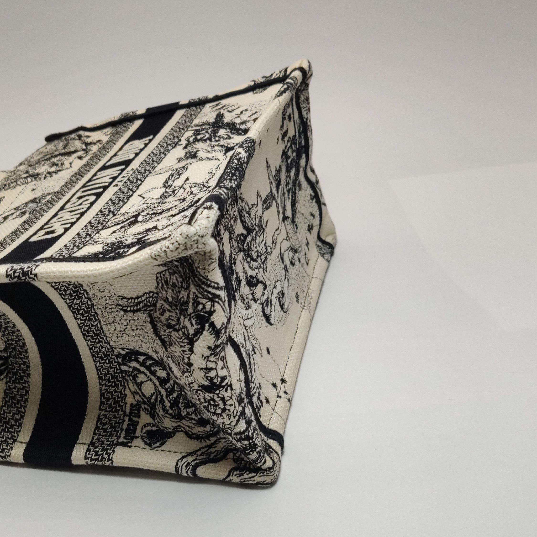 Dior Dior Women os Tote Bags Size ONE SIZE - 22 Thumbnail