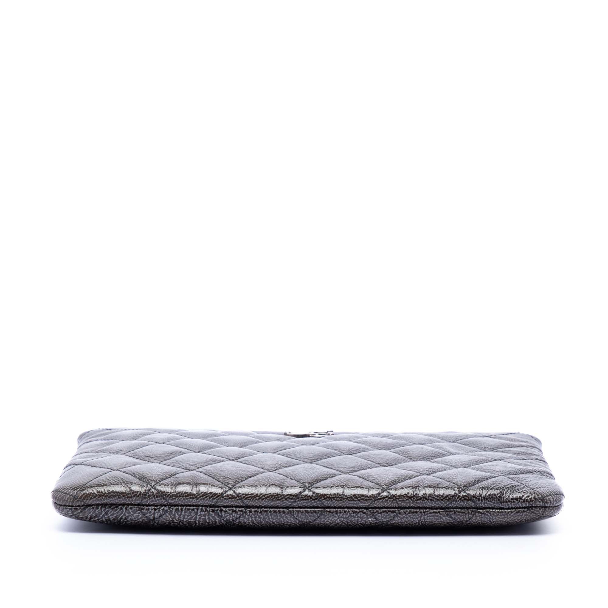 Chanel Small Quilted Crinkled Patent O Case Clutch Size ONE SIZE - 3 Thumbnail