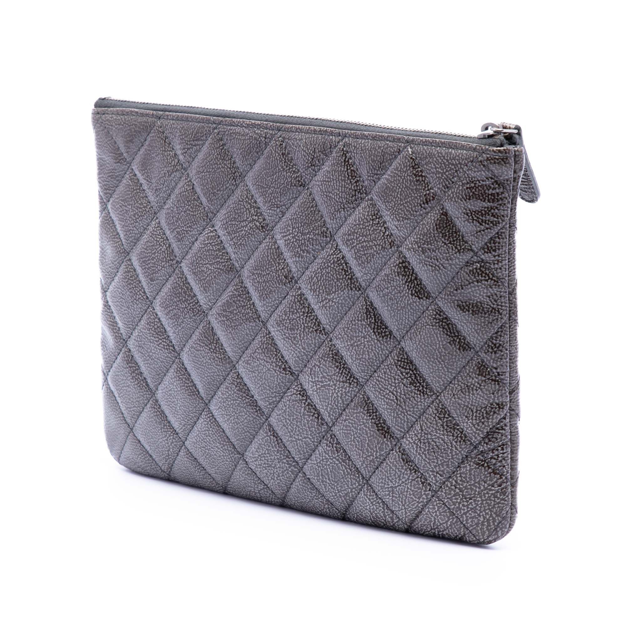 Chanel Small Quilted Crinkled Patent O Case Clutch Size ONE SIZE - 2 Thumbnail