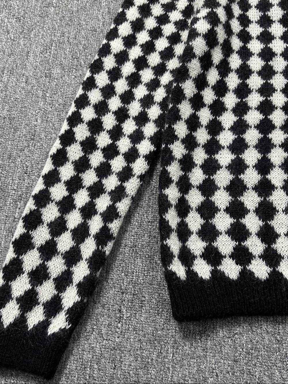 Saint Laurent Paris Saint Laurent Geometric Pattern Wool Sweater Size S Size US S / EU 44-46 / 1 - 8 Thumbnail