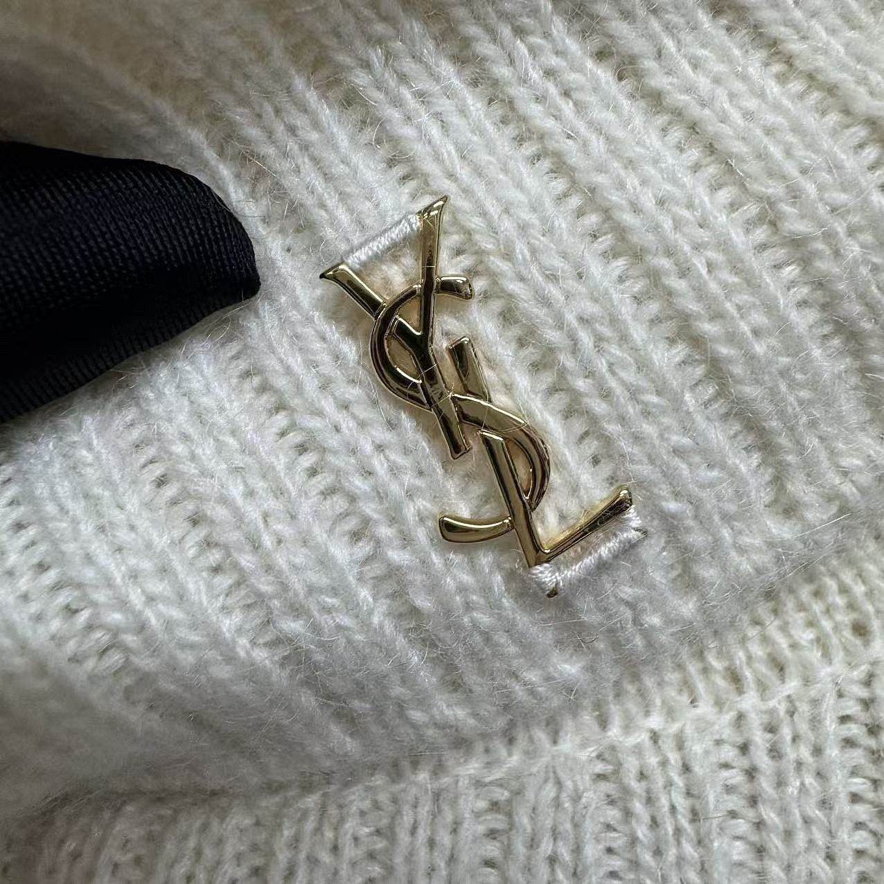 Saint Laurent Paris Saint Laurent Logo Patch Turtleneck Sweater Size L Size L / US 10 / IT 46 - 5 Thumbnail