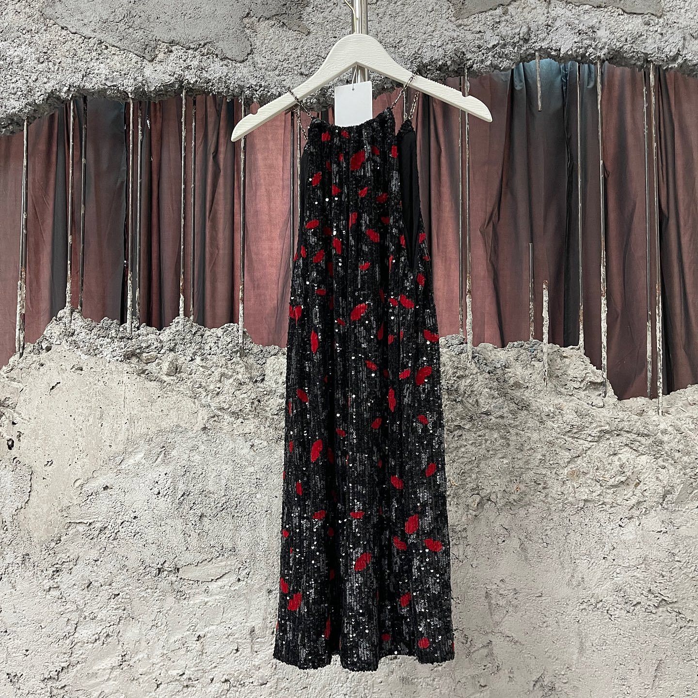 Saint Laurent Paris Saint Laurent Lips Sequin Mini Dress Size XS Size XS / US 0-2 / IT 36-38 - 2 Thumbnail