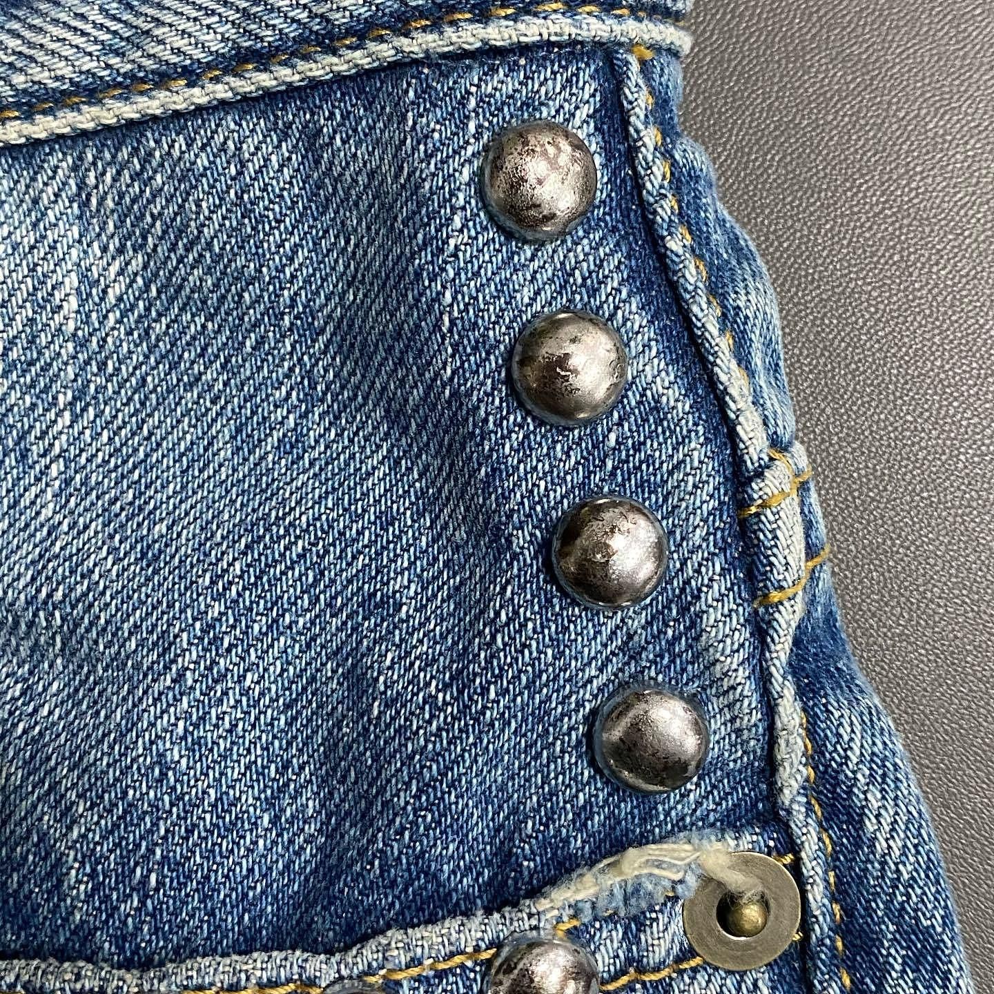 Saint Laurent Paris Saint Laurent Studded Denim Shorts Size 27 Size 27" / US 4 / IT 40 - 7 Thumbnail