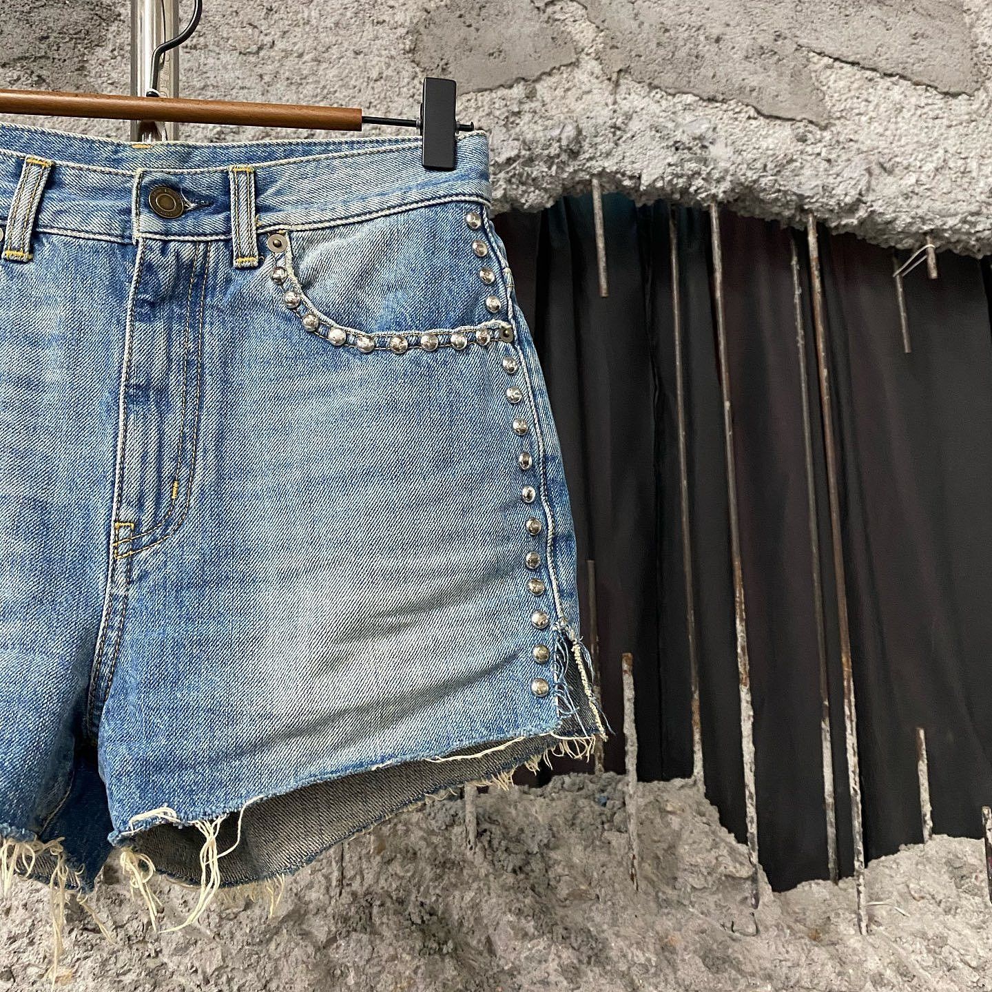 Saint Laurent Paris Saint Laurent Studded Denim Shorts Size 27 Size 27" / US 4 / IT 40 - 6 Thumbnail
