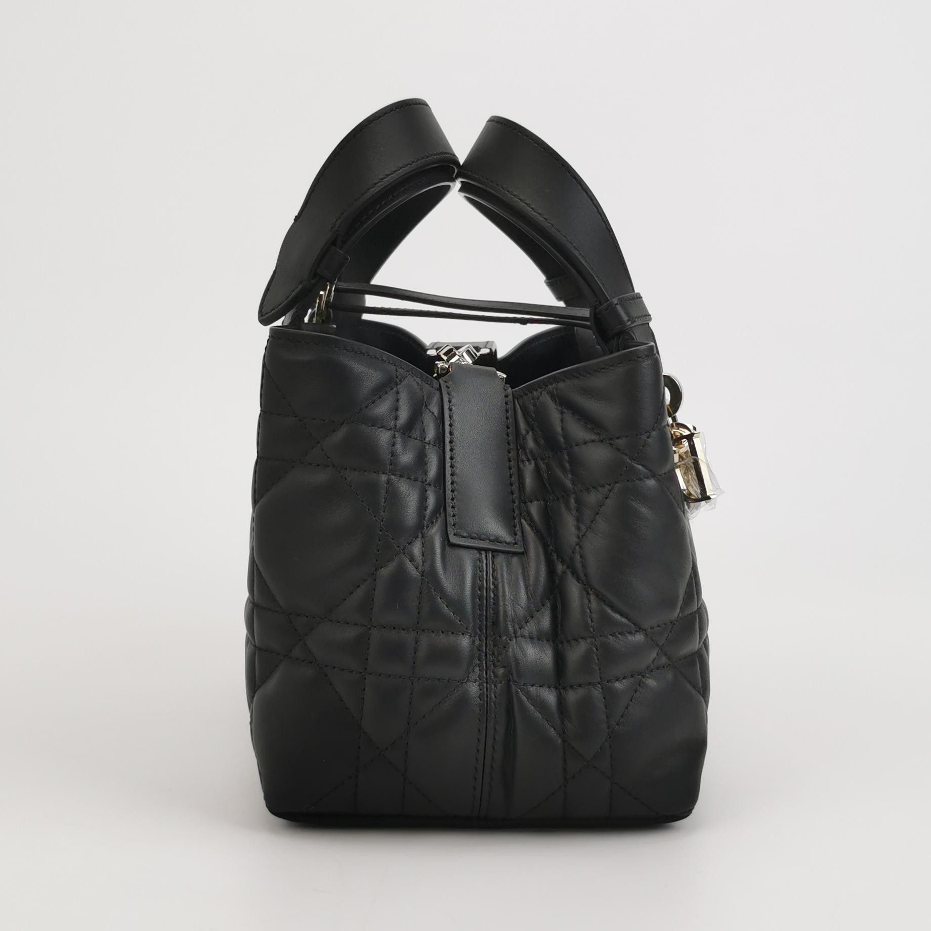 Dior Dior Women os Tote Bags Size ONE SIZE - 4 Thumbnail