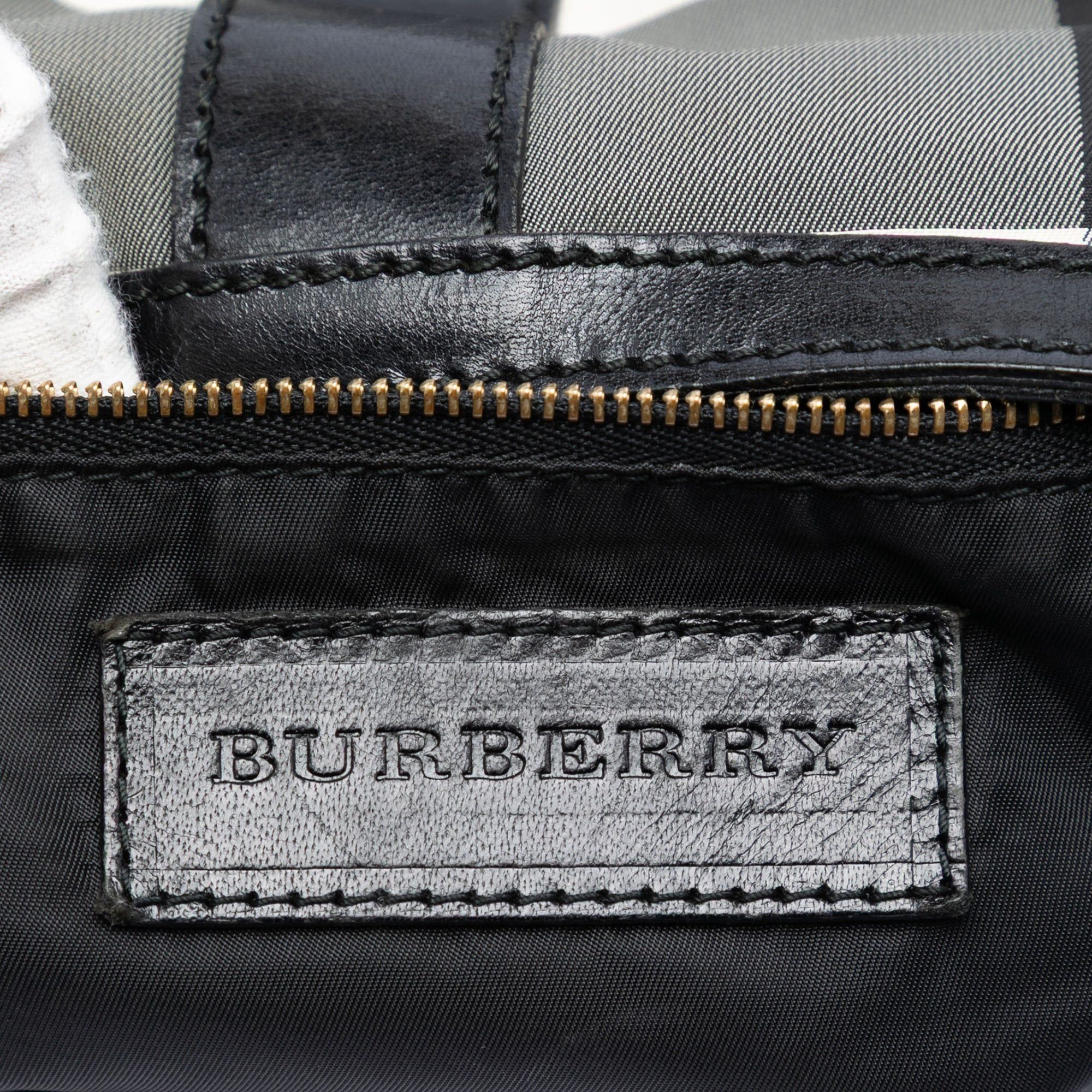 Burberry Check Nylon Grafton Hobo Size ONE SIZE - 5 Thumbnail