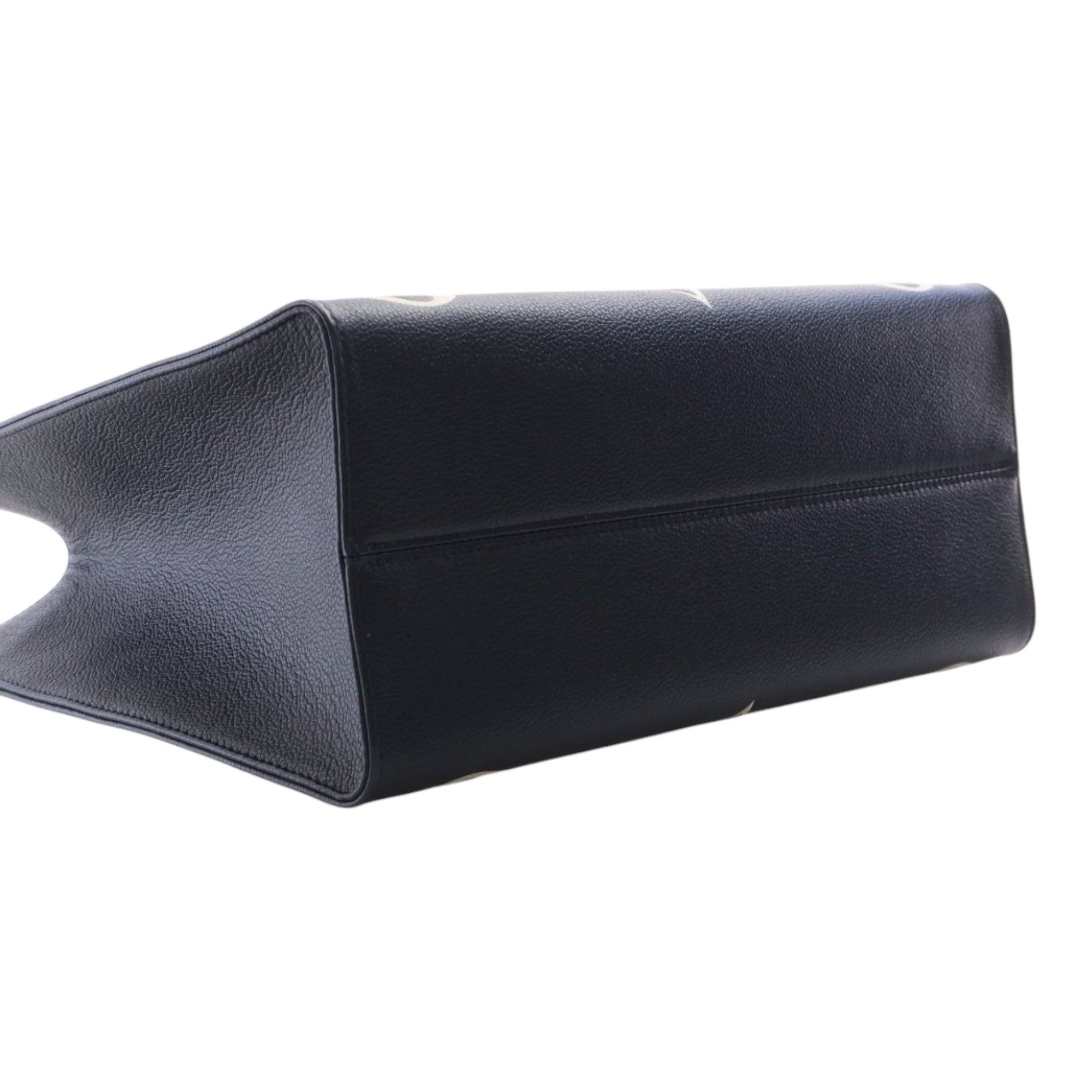 Louis Vuitton Bicolor Monogram Empreinte Giant Onthego MM Size ONE SIZE - 11 Thumbnail