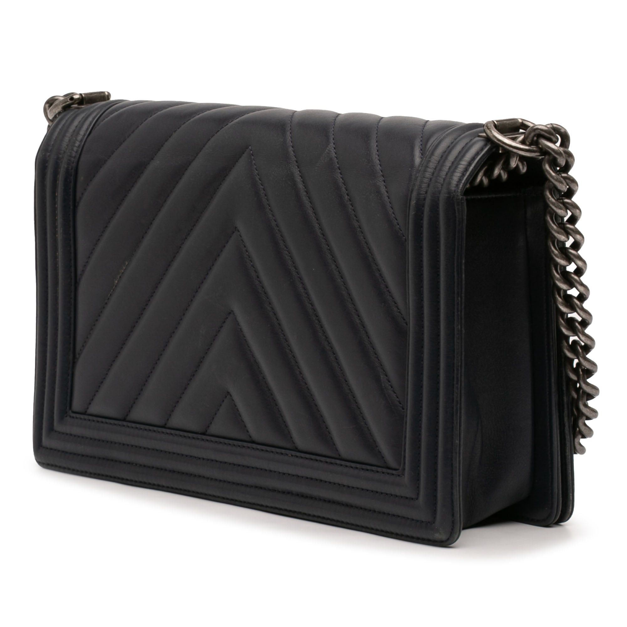Chanel Medium Chevron Lambskin Boy Flap Size ONE SIZE - 2 Thumbnail