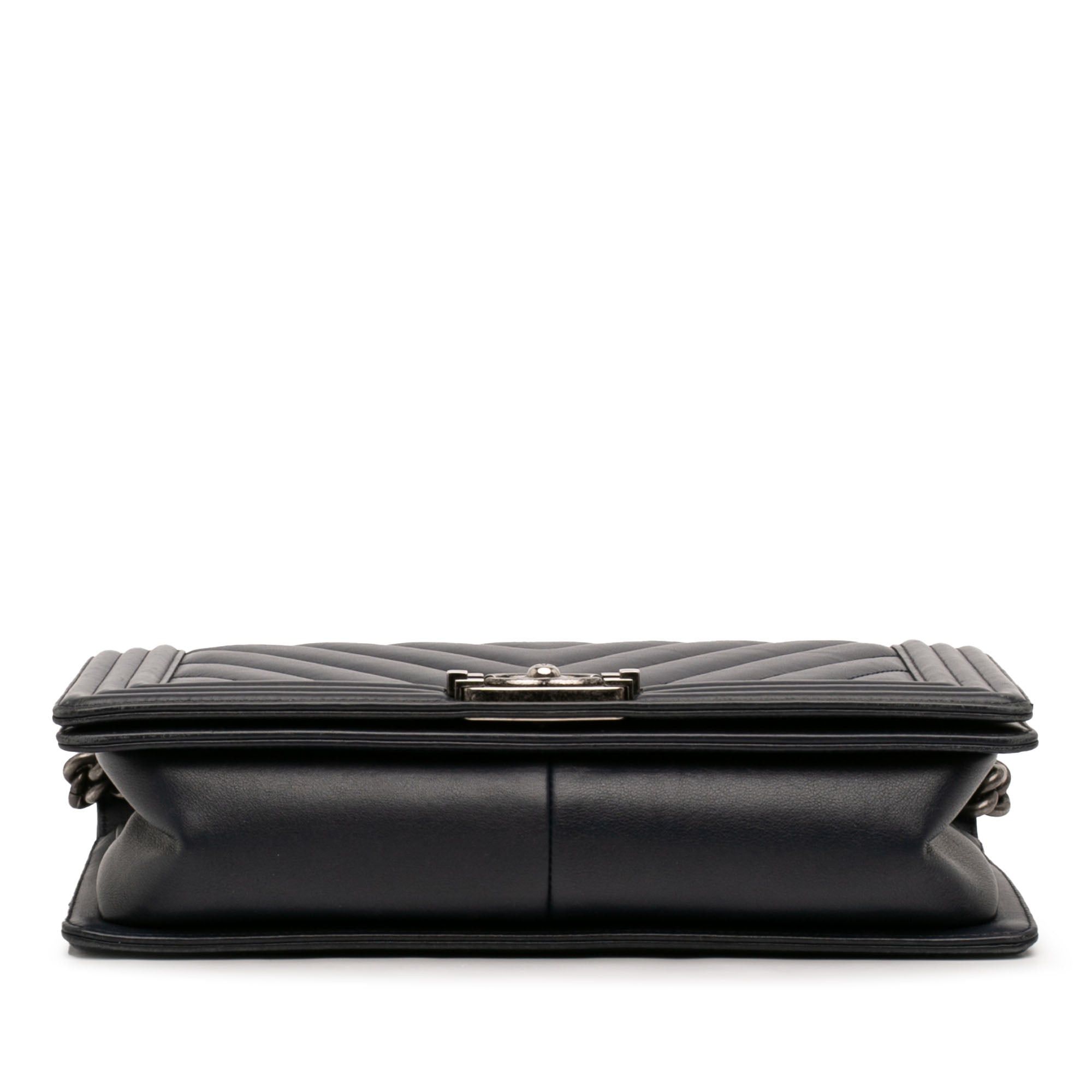 Chanel Medium Chevron Lambskin Boy Flap Size ONE SIZE - 3 Thumbnail