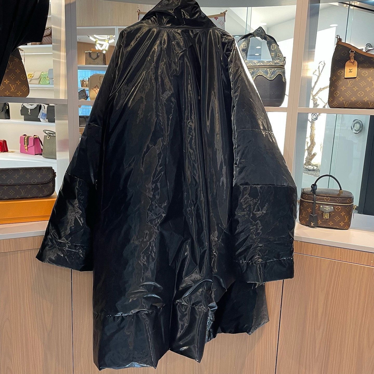 Saint Laurent Paris Saint Laurent Glossy Coat Size 38 Size S / US 4 / IT 40 - 2 Thumbnail