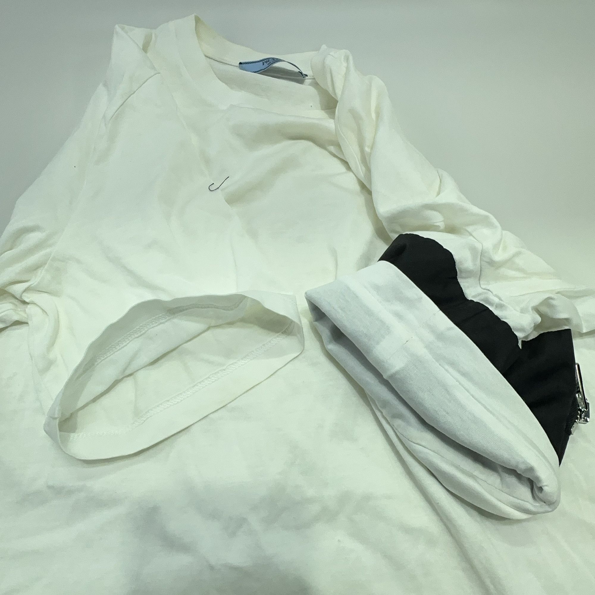 Prada Prada Logo Pouch Short Sleeve T-Shirt Size L Size US L / EU 52-54 / 3 - 10 Thumbnail