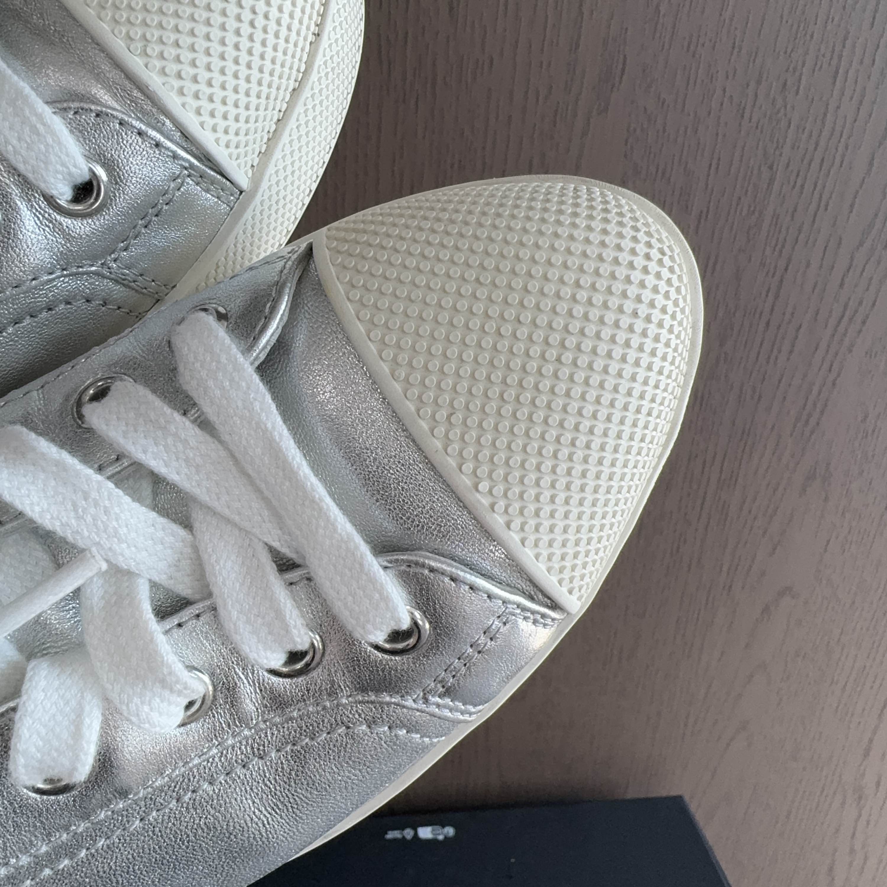 Prada Prada Metallic Low-Top Sneakers Size 37 Size US 7 / IT 37 - 11 Thumbnail