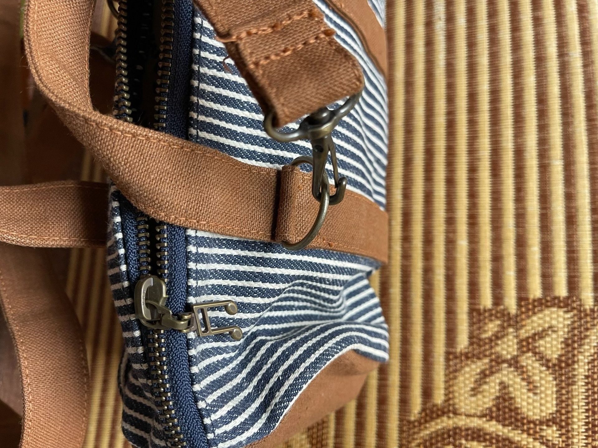 Samurai Jeans Samurai Jeans Bucket Crossbody Bag Unisex Size ONE SIZE - 8 Thumbnail