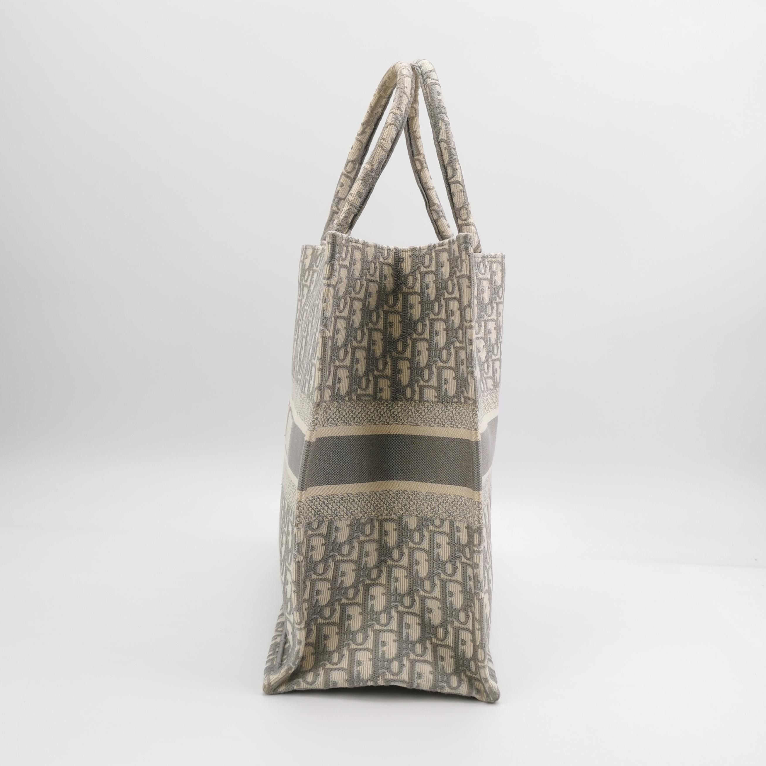 Dior Dior Women os Tote Bags Size ONE SIZE - 3 Thumbnail