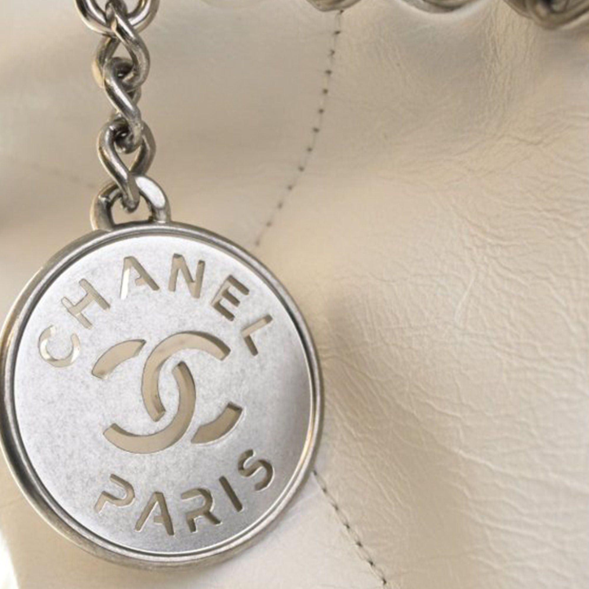 Chanel Medium Shiny Calfskin 22 Handbag Size ONE SIZE - 10 Thumbnail