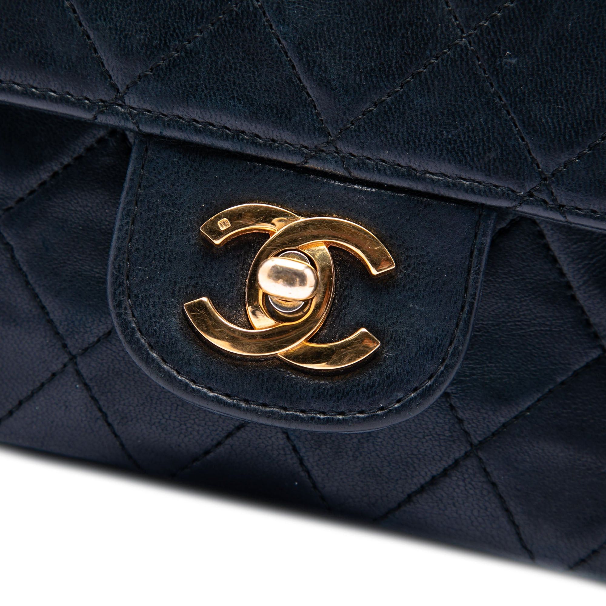 Chanel Medium Classic Lambskin Double Flap Size ONE SIZE - 5 Thumbnail